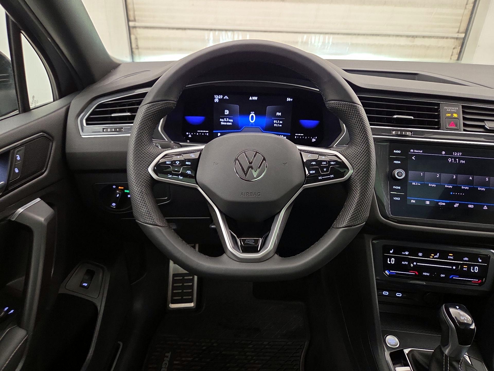 Thumbnail: 2022 Volkswagen Tiguan - 10