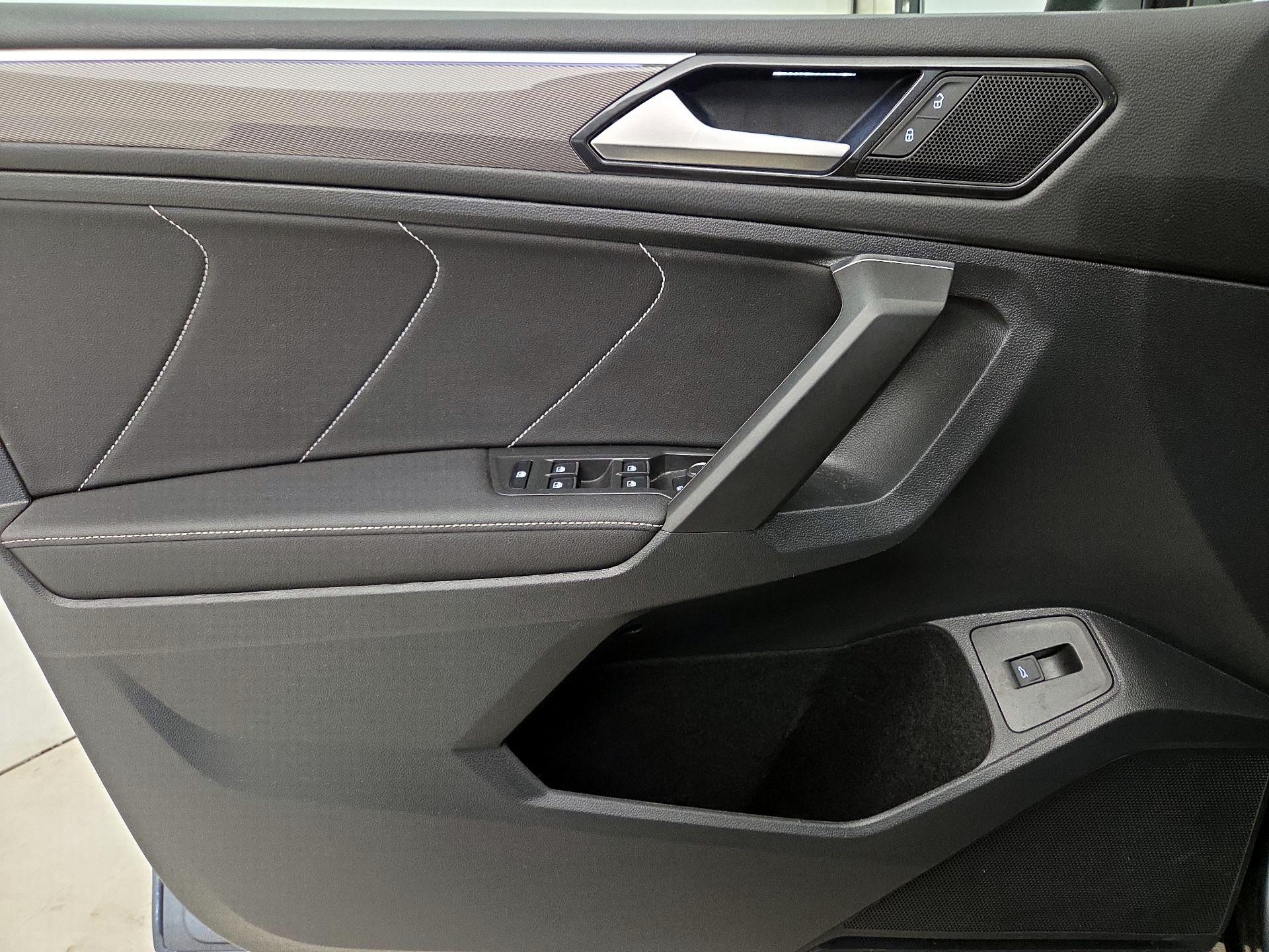 Thumbnail: 2022 Volkswagen Tiguan - 12