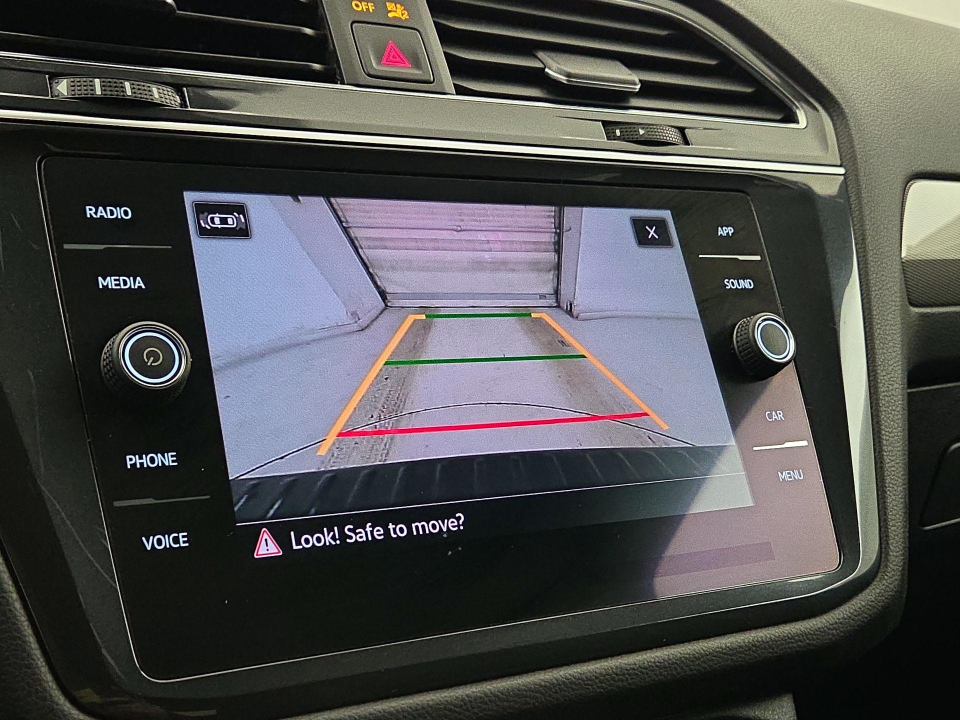 Thumbnail: 2022 Volkswagen Tiguan - 14