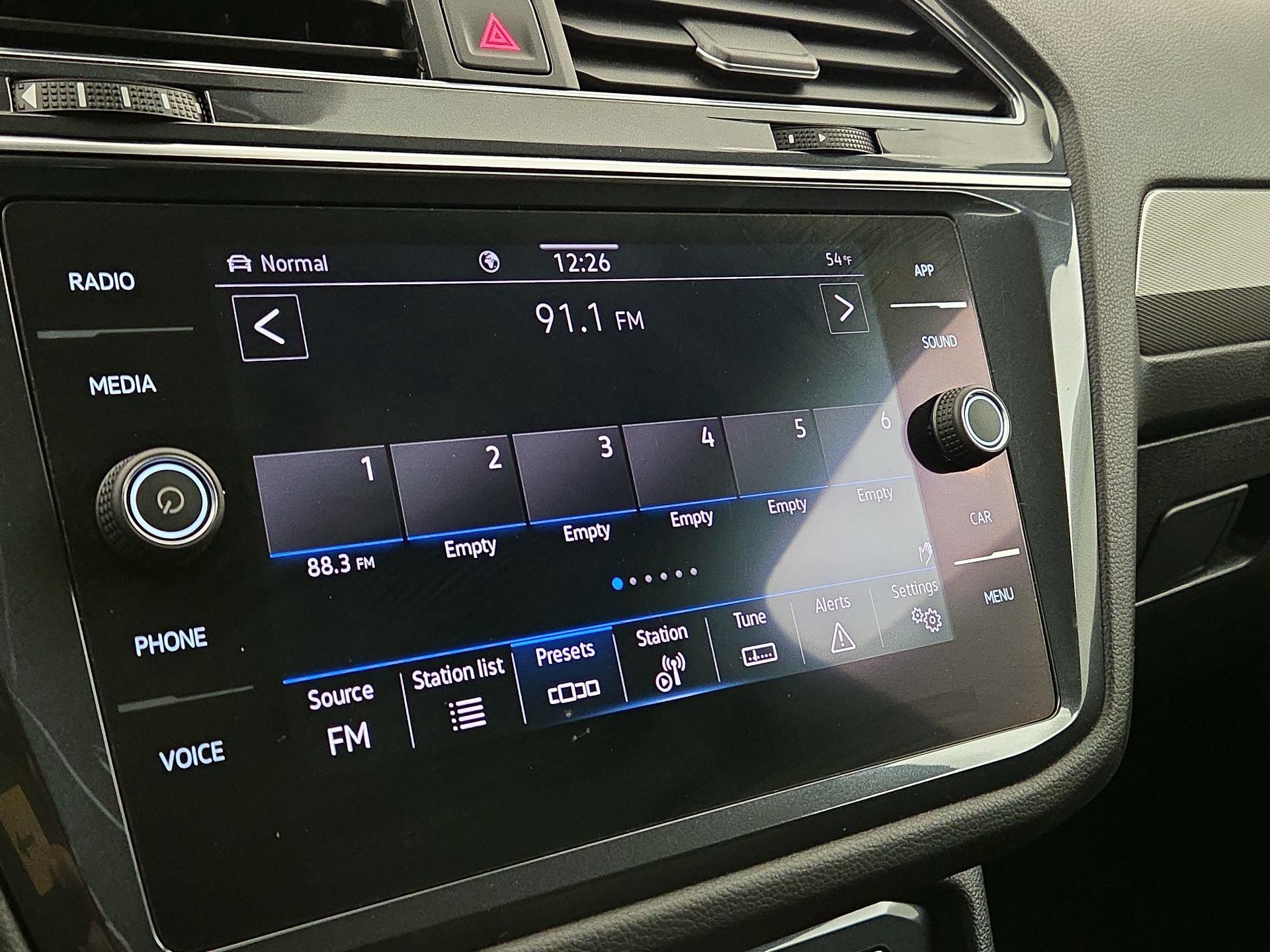 Thumbnail: 2022 Volkswagen Tiguan - 15