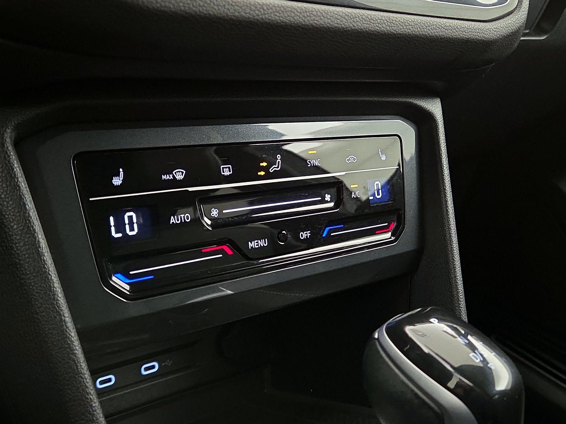 Thumbnail: 2022 Volkswagen Tiguan - 16