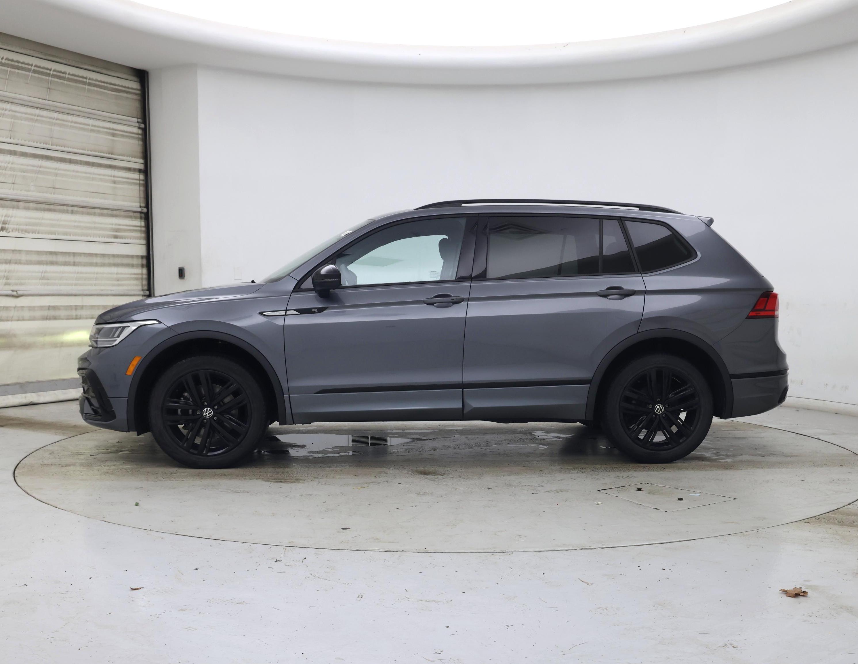 Thumbnail: 2022 Volkswagen Tiguan - 3