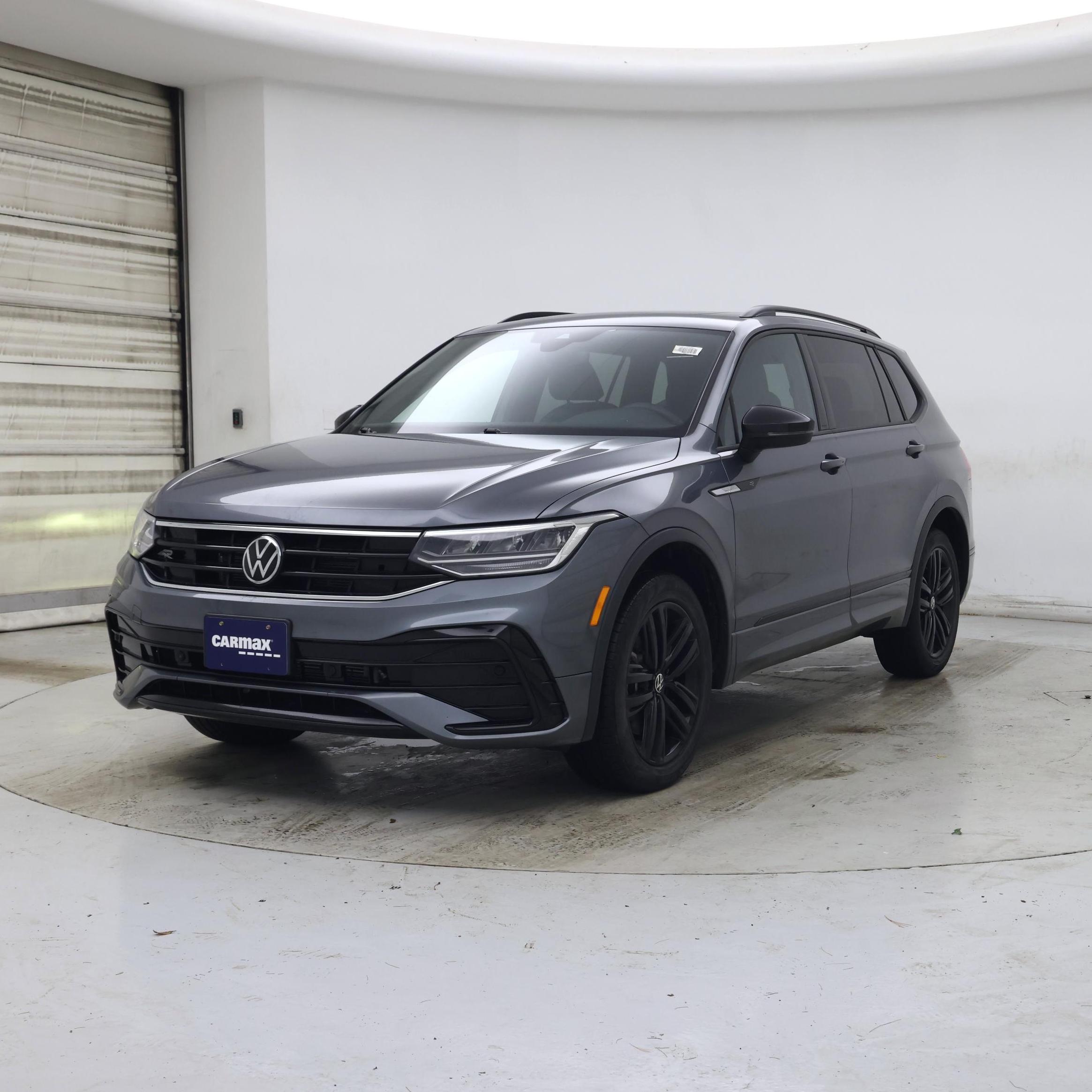 Thumbnail: 2022 Volkswagen Tiguan - 4