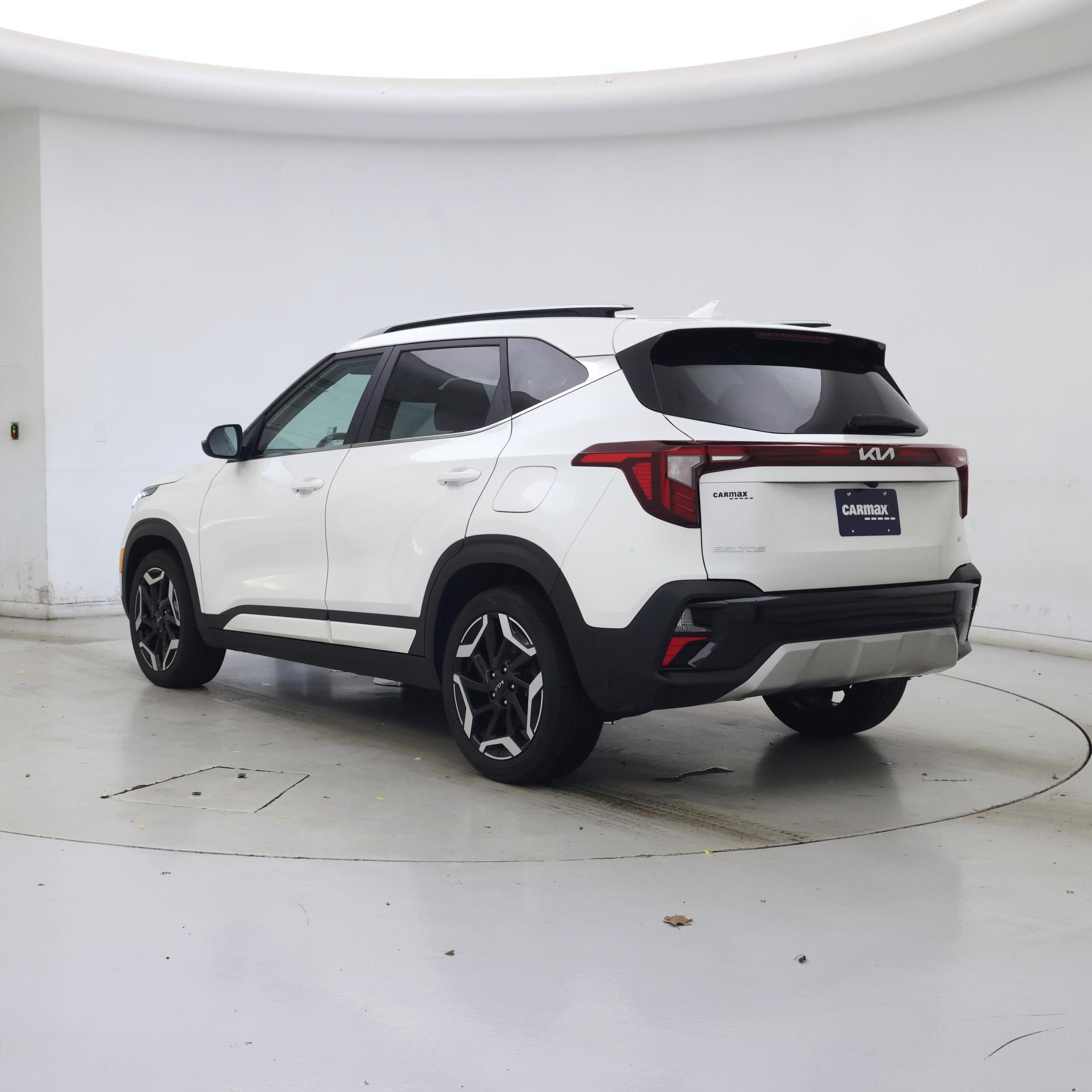 Thumbnail: 2024 Kia Seltos - 2