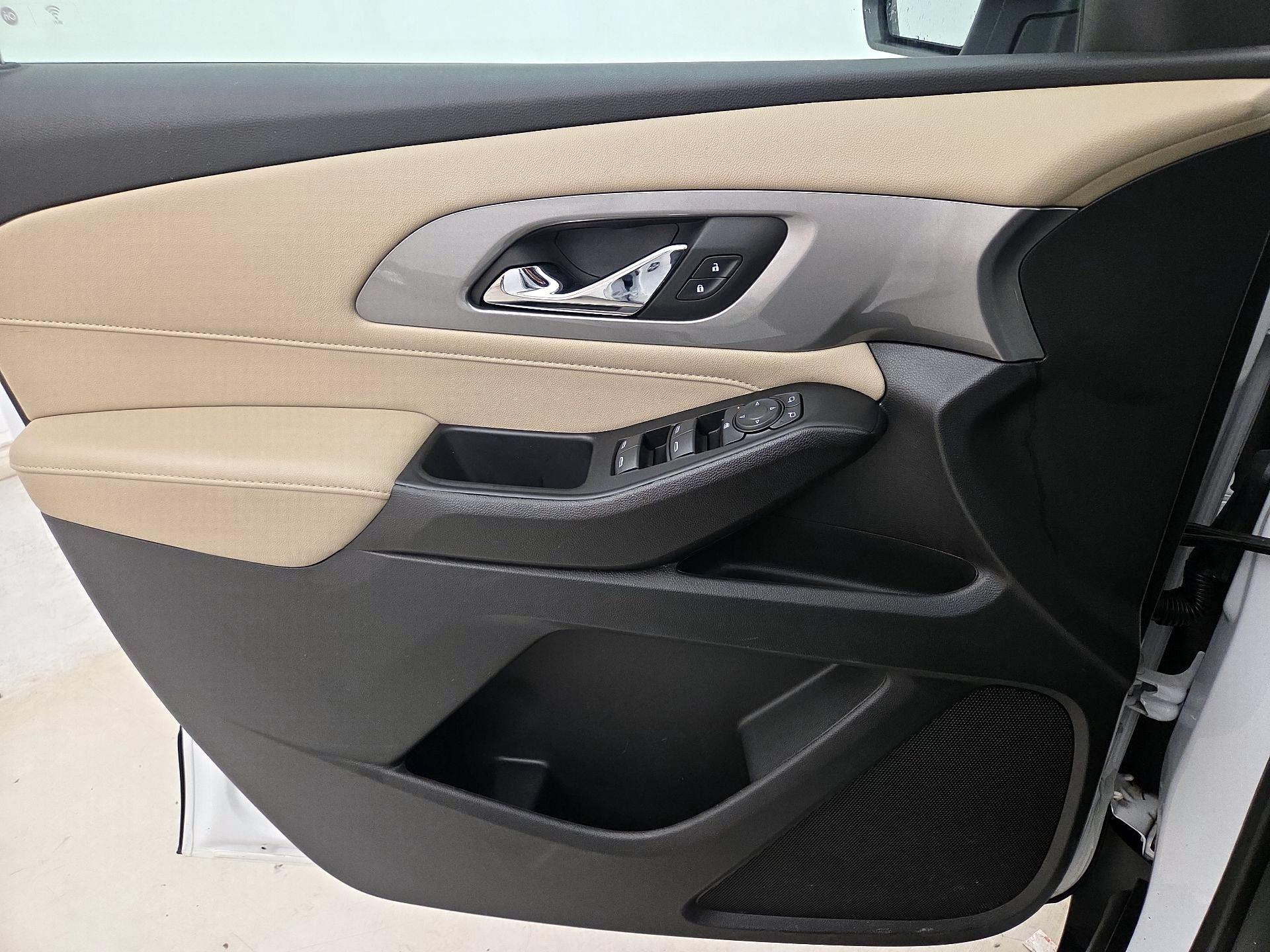 Thumbnail: 2023 Chevrolet Traverse - 12