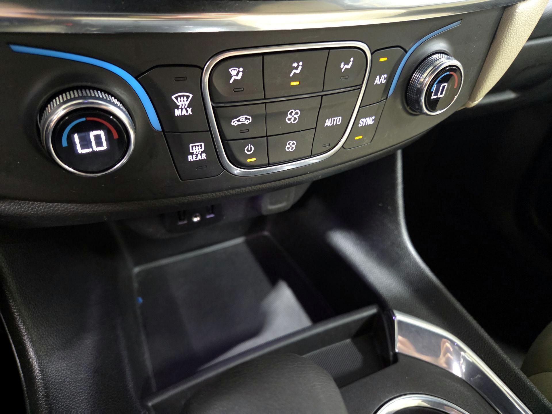 Thumbnail: 2023 Chevrolet Traverse - 16