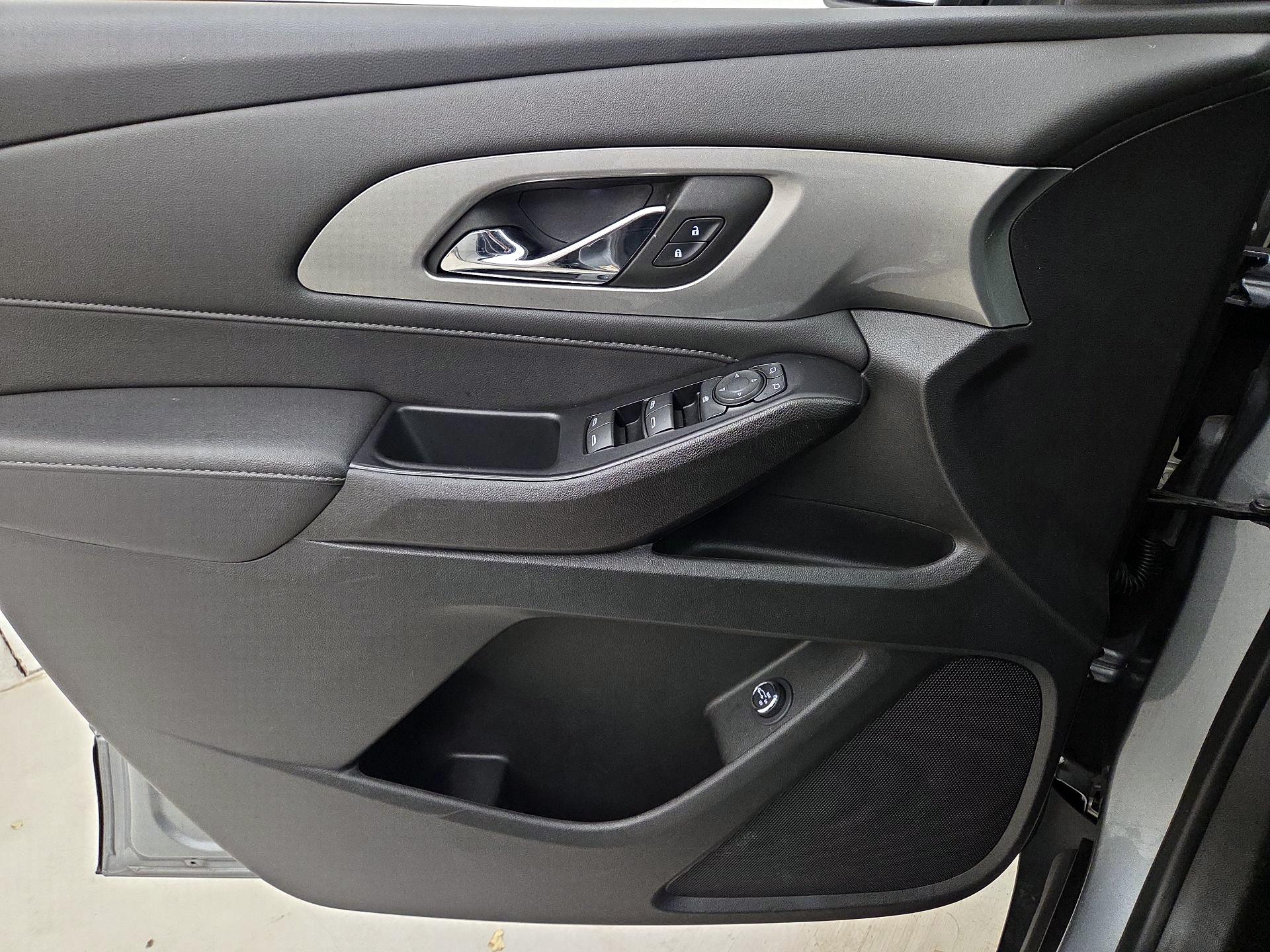 Thumbnail: 2023 Chevrolet Traverse - 12