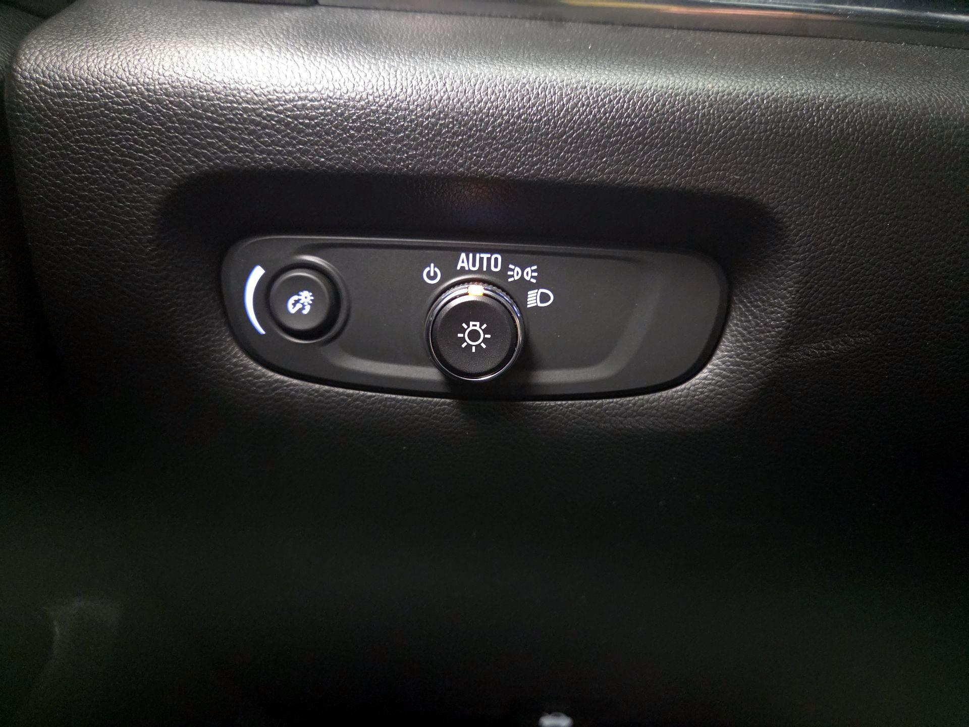 Thumbnail: 2023 Chevrolet Traverse - 13