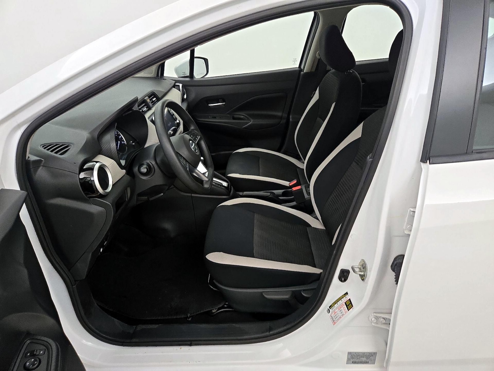 2020 Nissan Versa Sedan SV - Photo 12