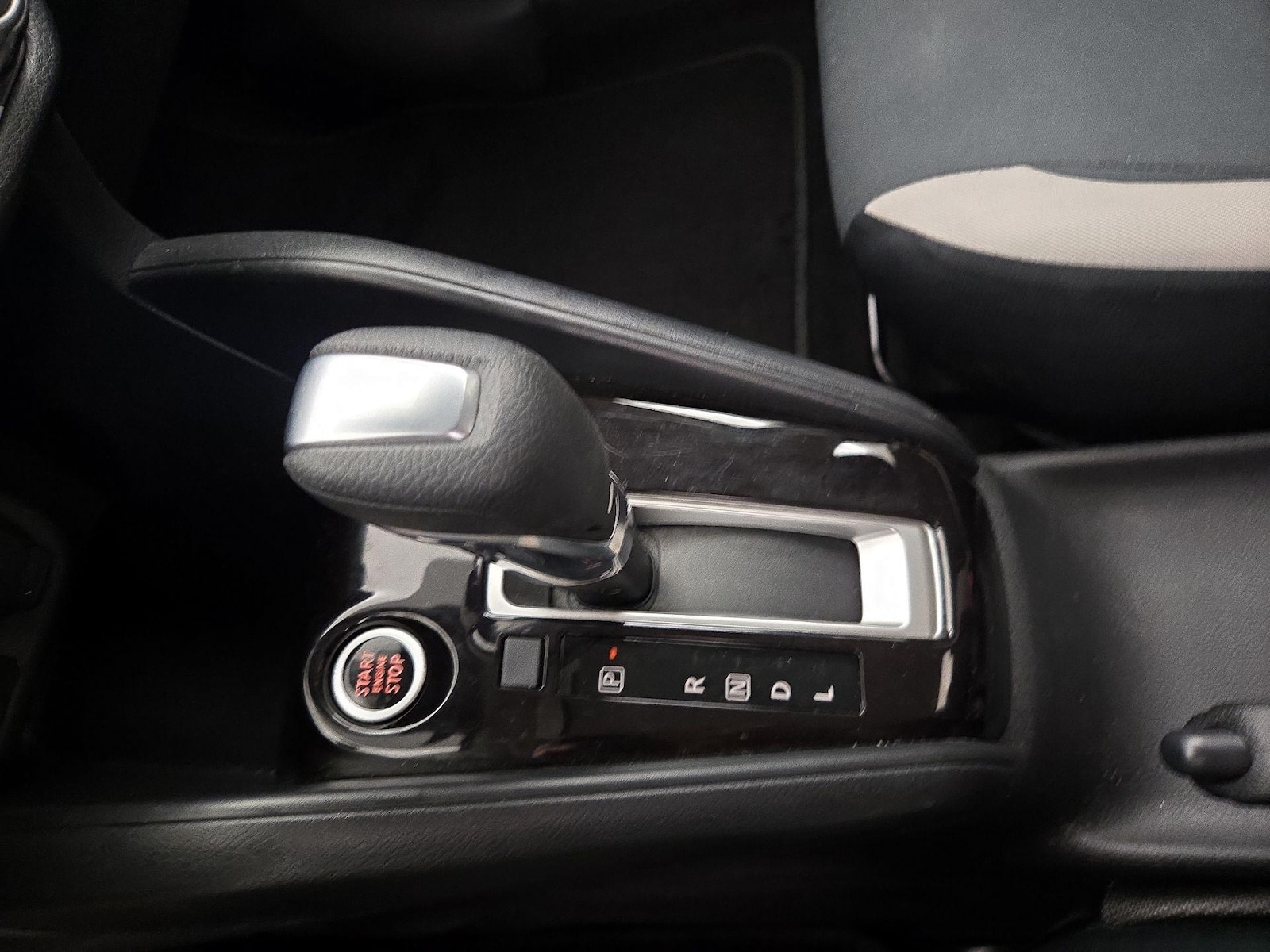 2020 Nissan Versa Sedan SV - Photo 18