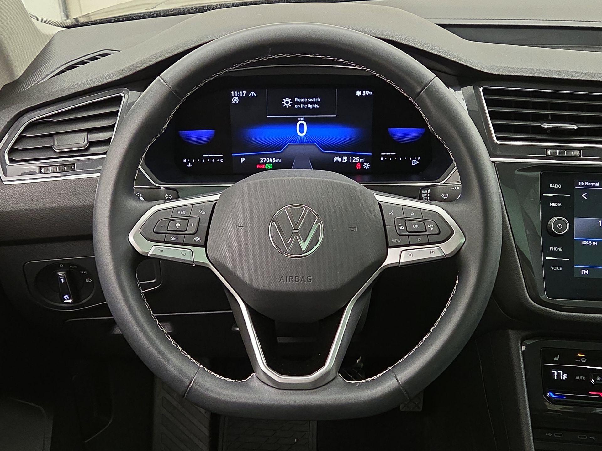 Thumbnail: 2022 Volkswagen Tiguan - 10