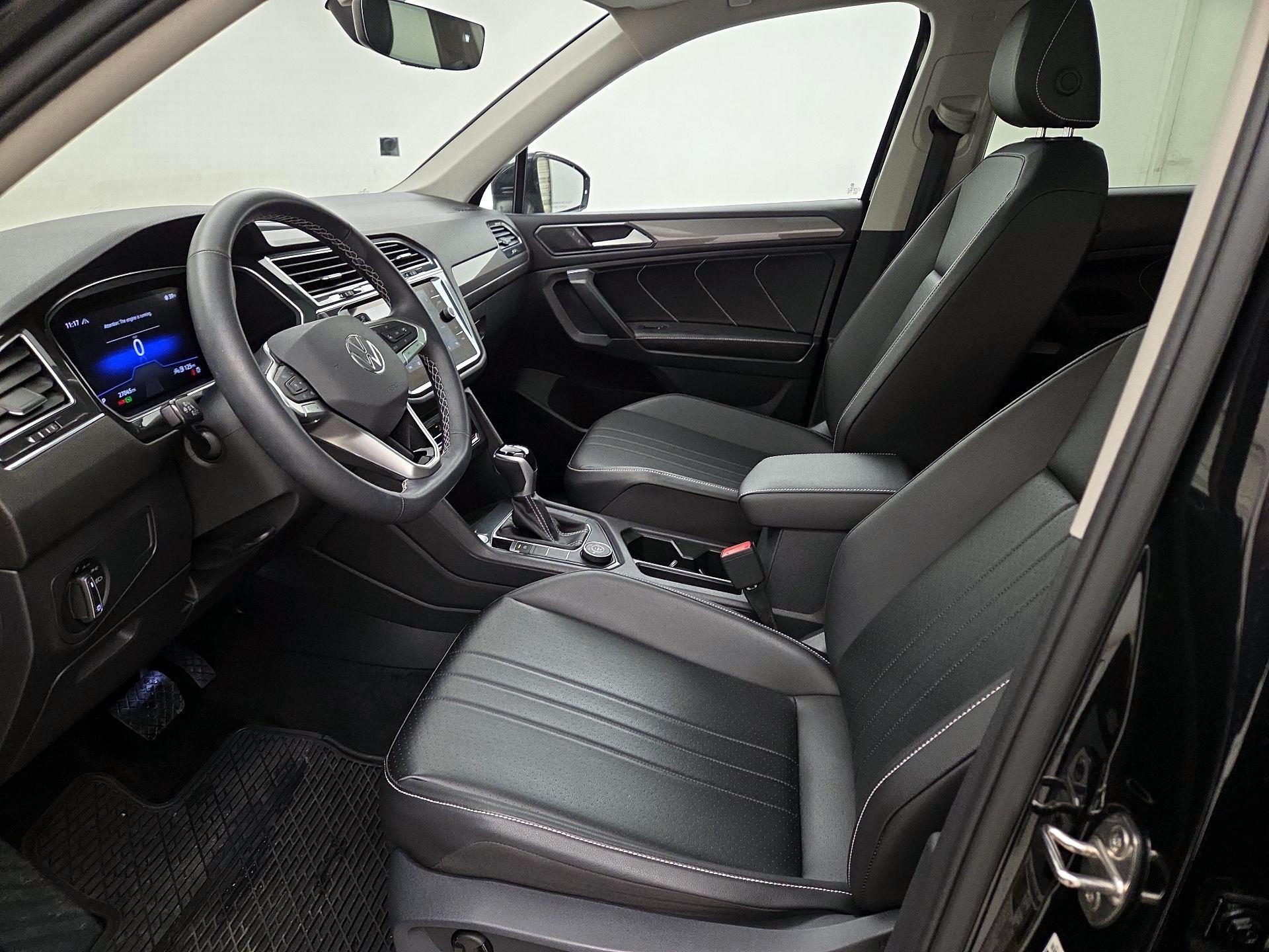 Thumbnail: 2022 Volkswagen Tiguan - 11