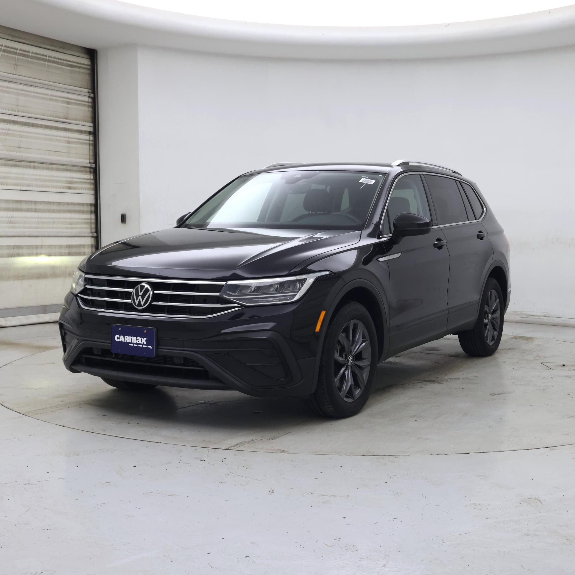 Thumbnail: 2022 Volkswagen Tiguan - 4