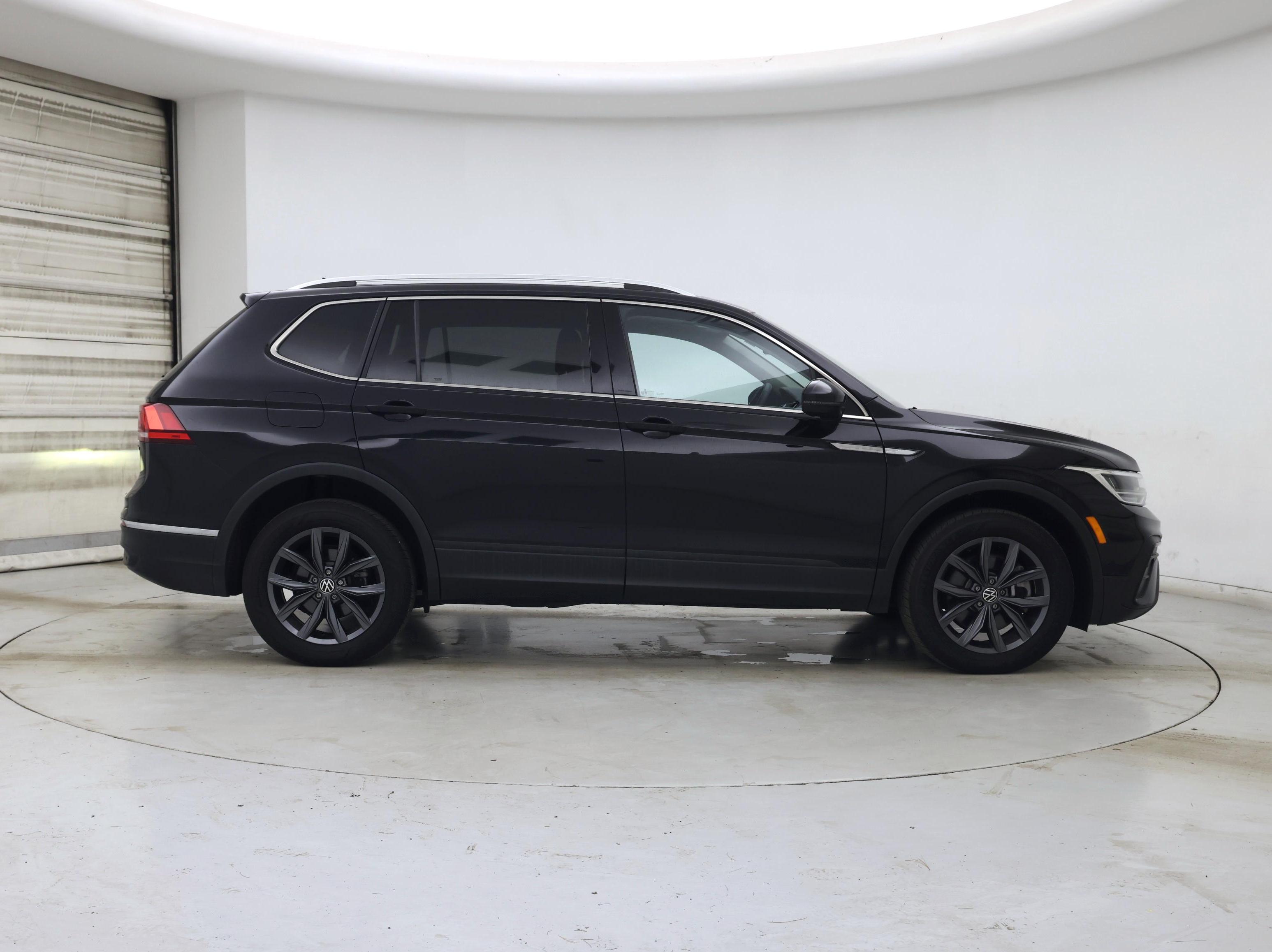 Thumbnail: 2022 Volkswagen Tiguan - 7