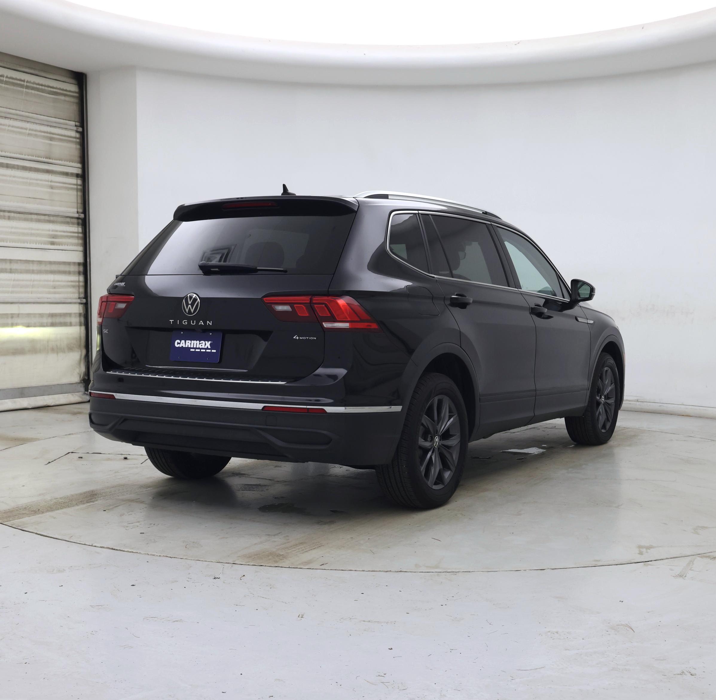 Thumbnail: 2022 Volkswagen Tiguan - 8