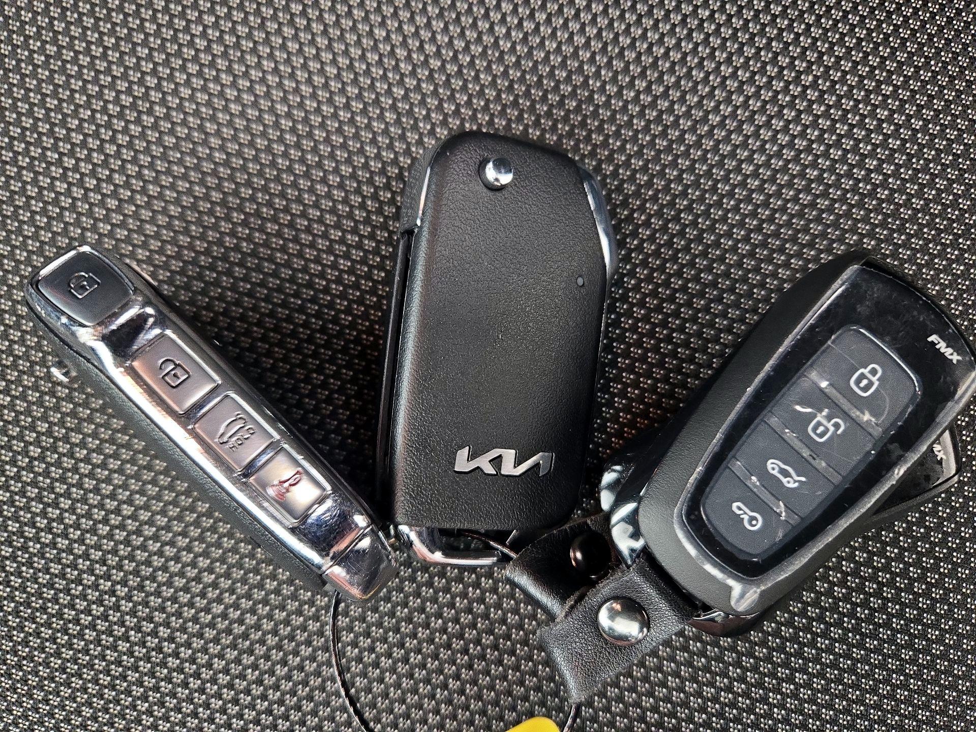 Thumbnail: 2023 Kia Forte - 18