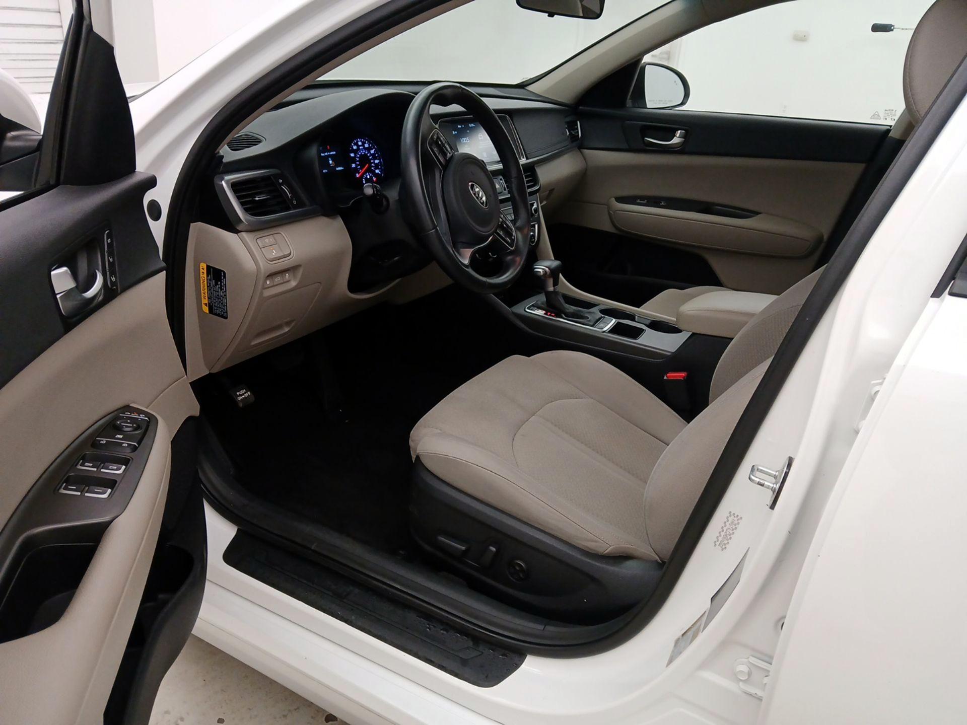 Thumbnail: 2017 Kia Optima - 11