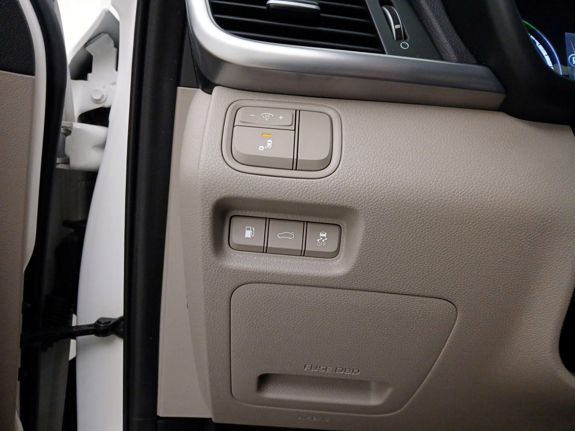 Thumbnail: 2017 Kia Optima - 13