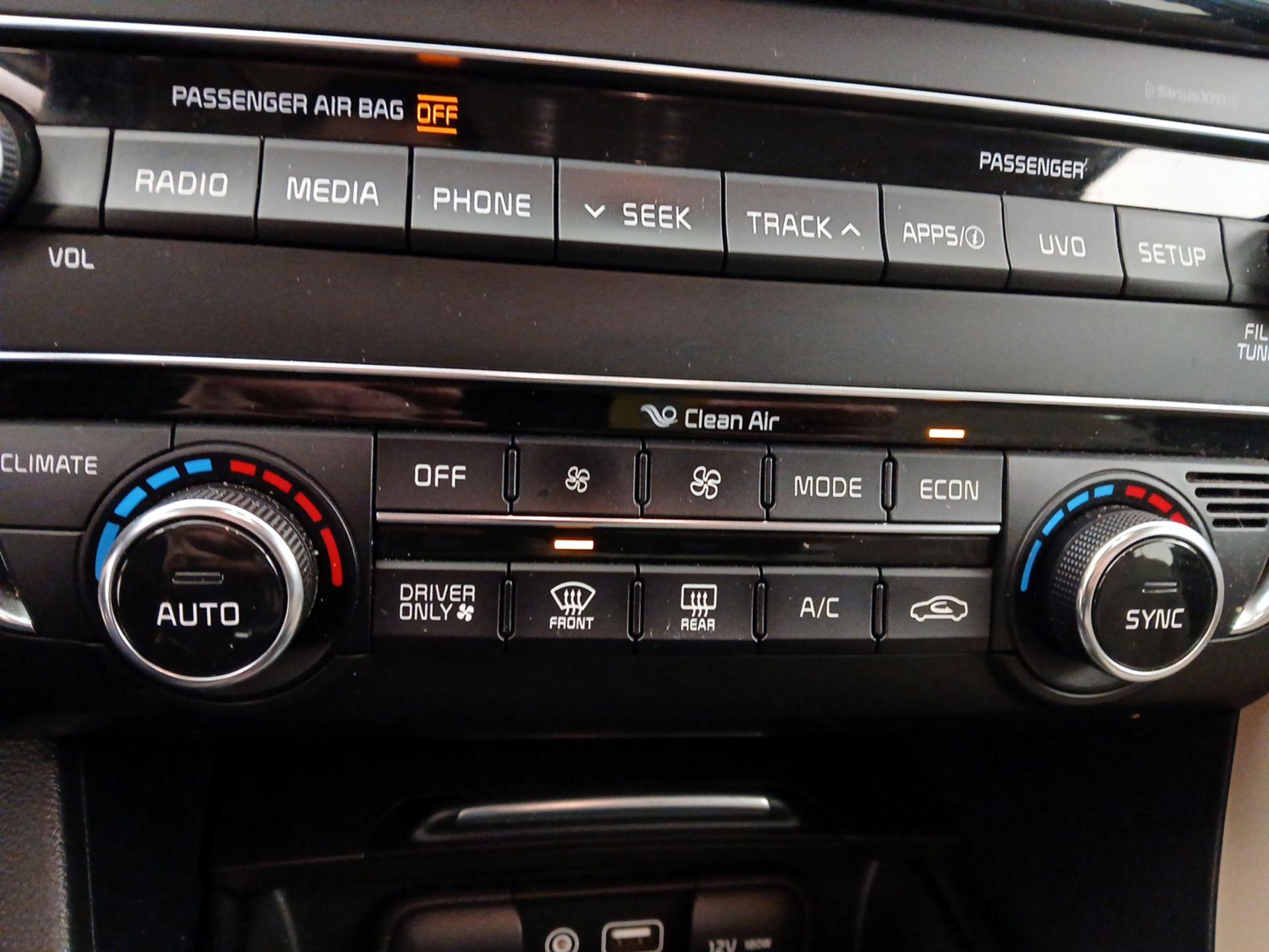 Thumbnail: 2017 Kia Optima - 16