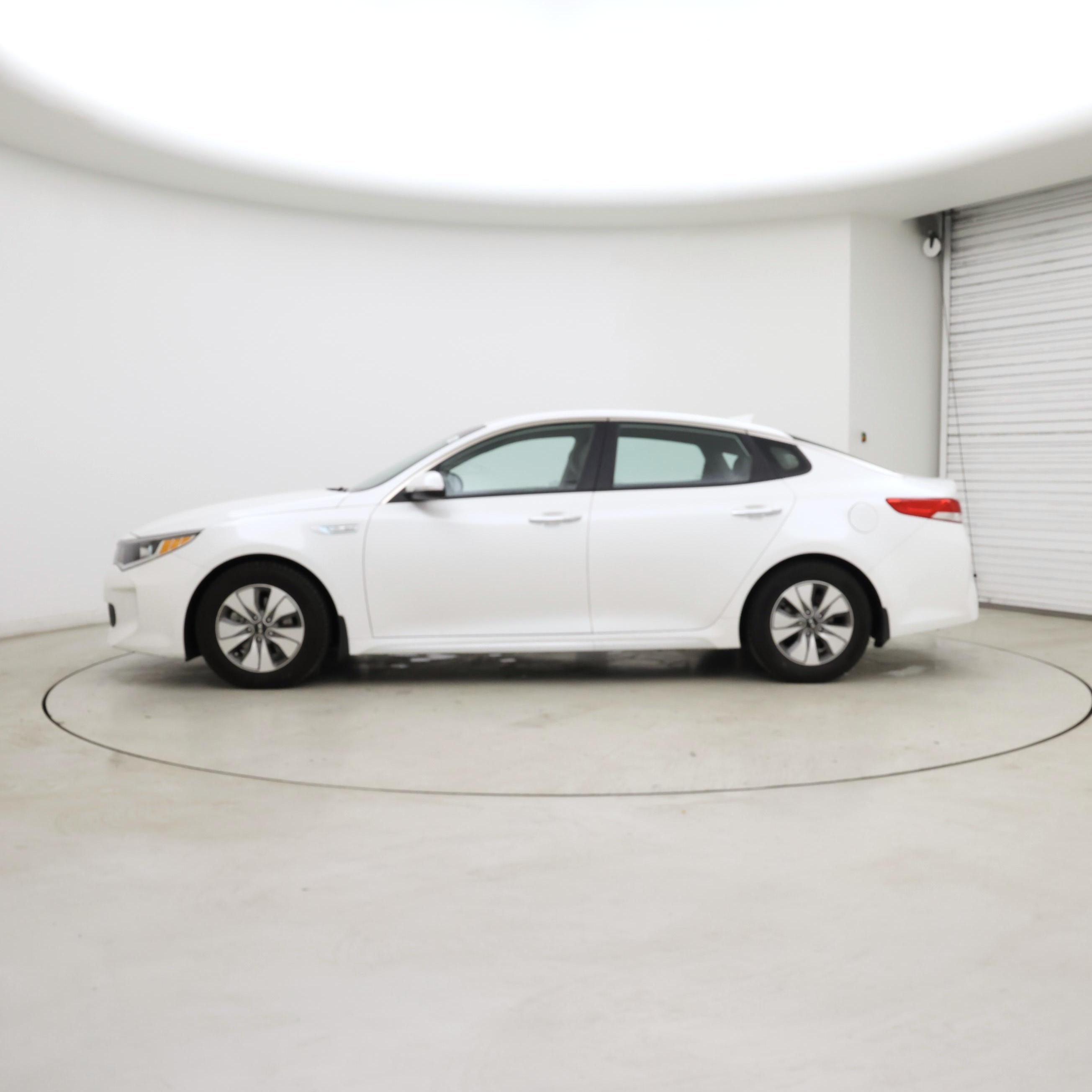 Thumbnail: 2017 Kia Optima - 3