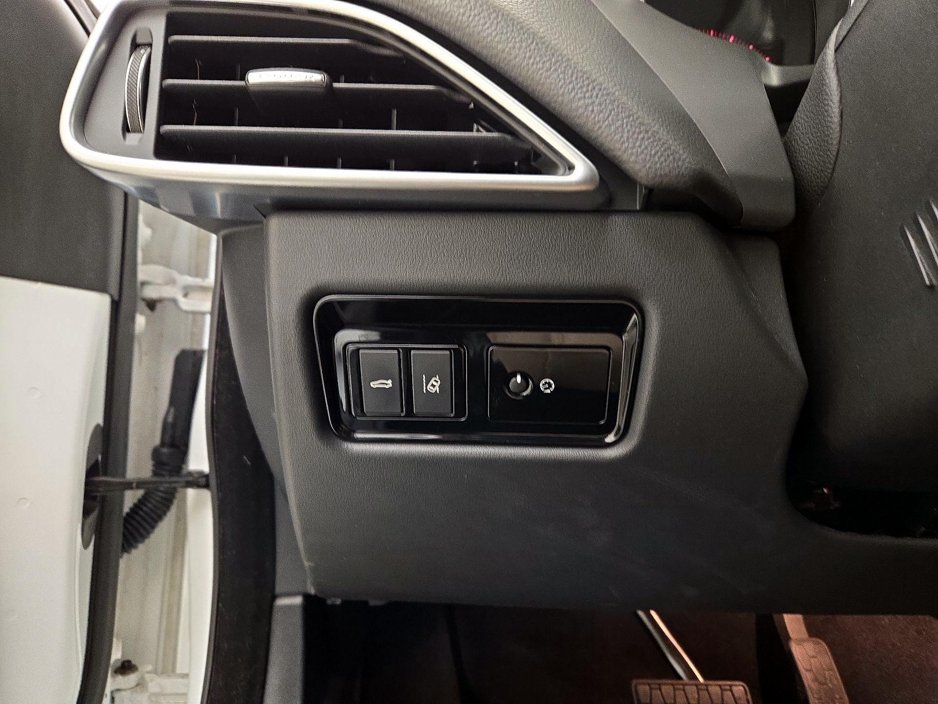 Thumbnail: 2018 Jaguar XE - 13