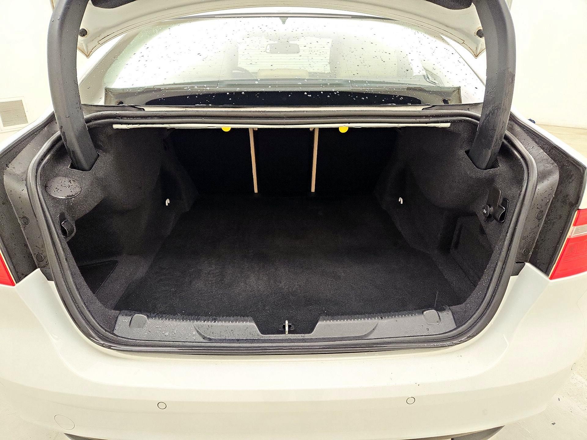 Thumbnail: 2018 Jaguar XE - 20