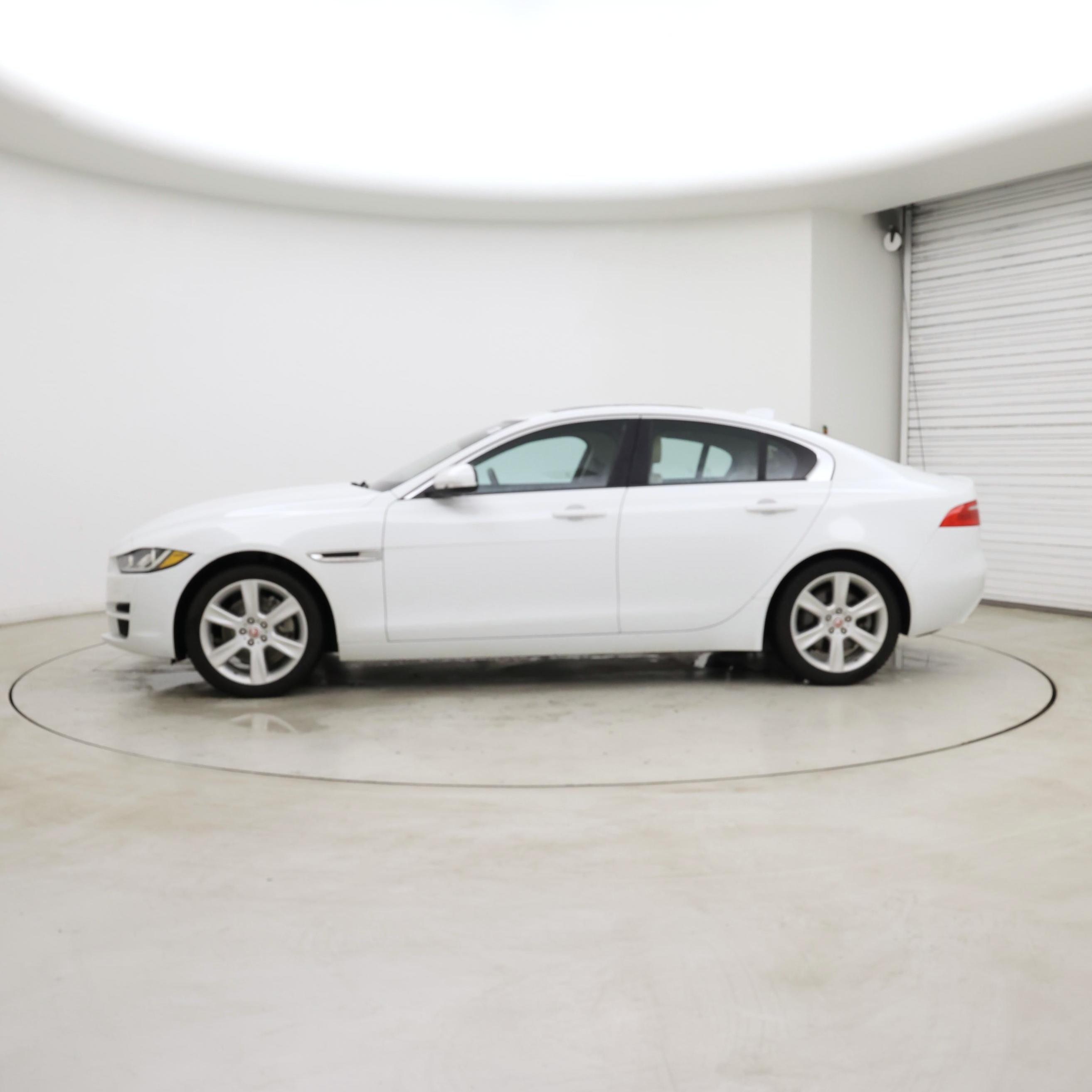 Thumbnail: 2018 Jaguar XE - 3