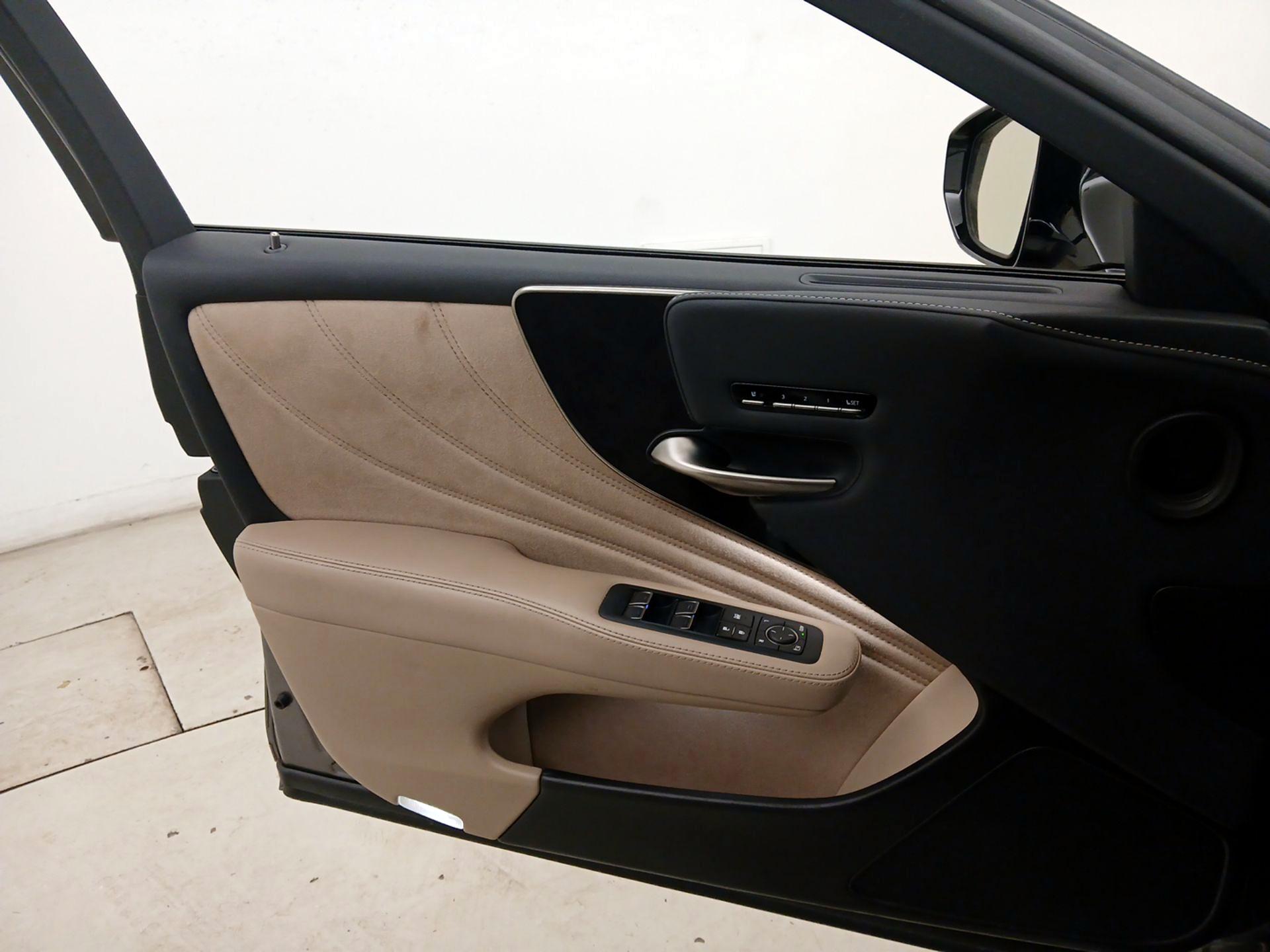 Thumbnail: 2022 Lexus LS - 12