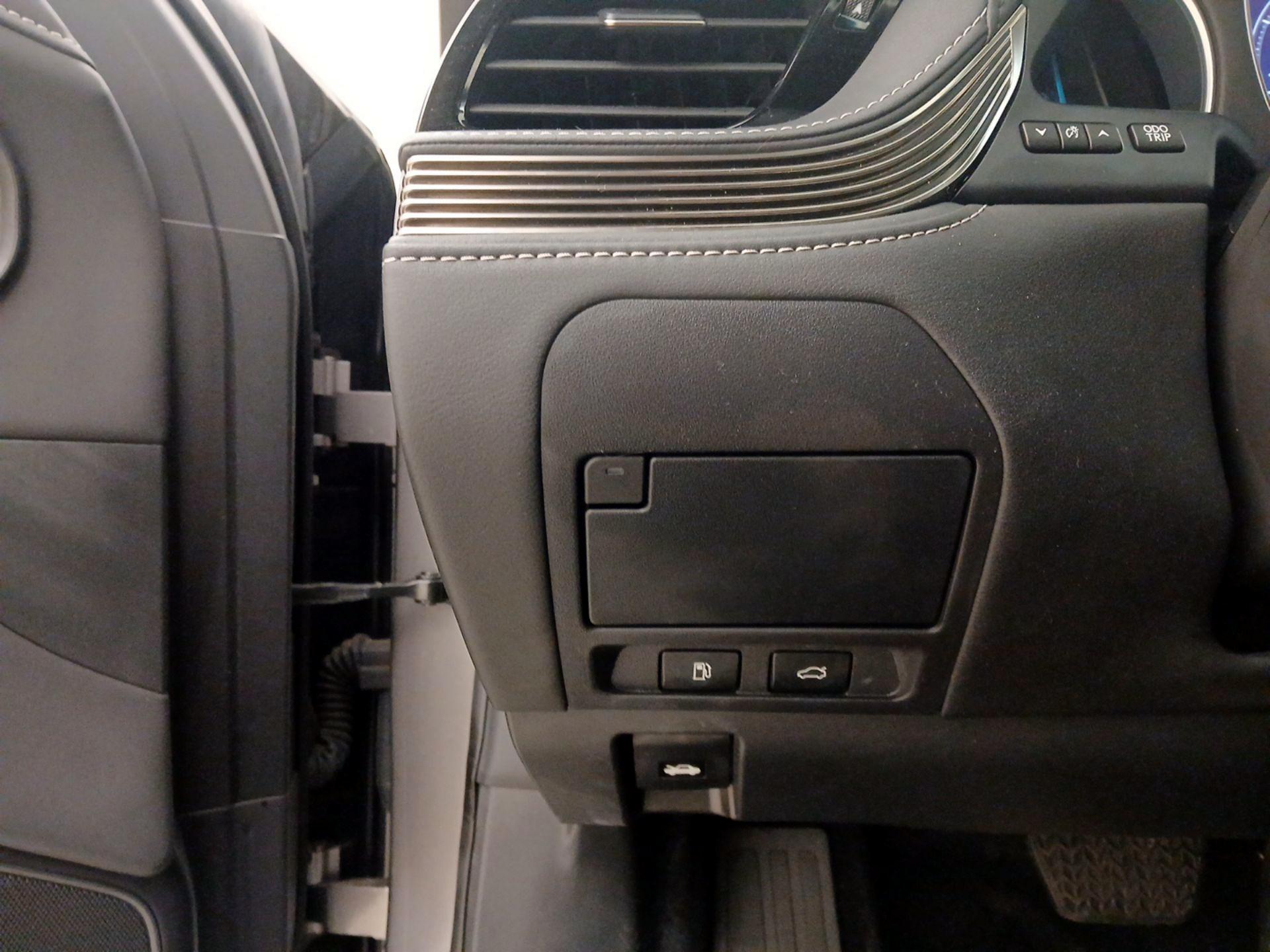 Thumbnail: 2022 Lexus LS - 13