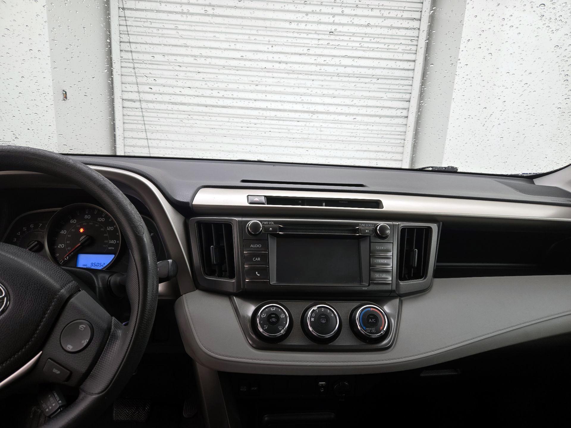 Thumbnail: 2015 Toyota RAV4 - 9