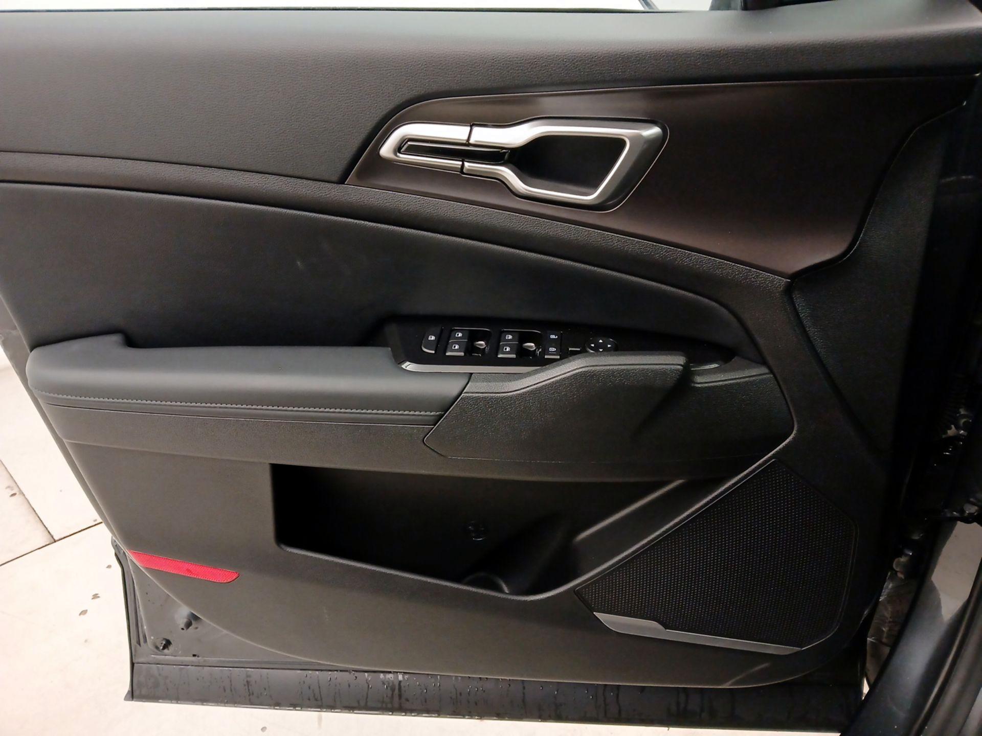 Thumbnail: 2023 Kia Sportage - 12