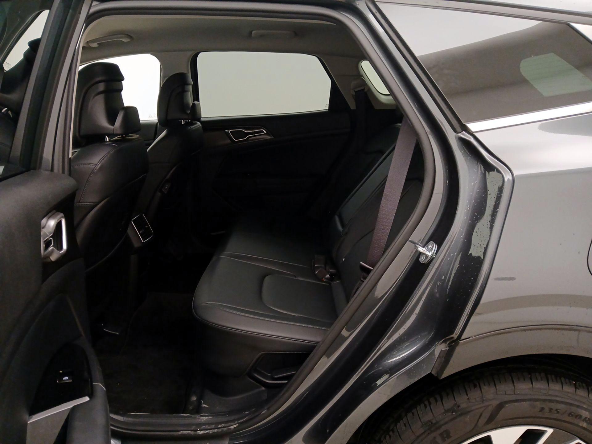 Thumbnail: 2023 Kia Sportage - 20