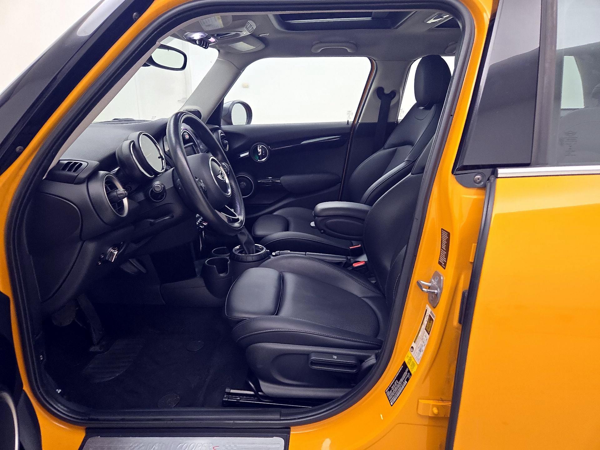 Thumbnail: 2015 MINI Cooper Hardtop - 11