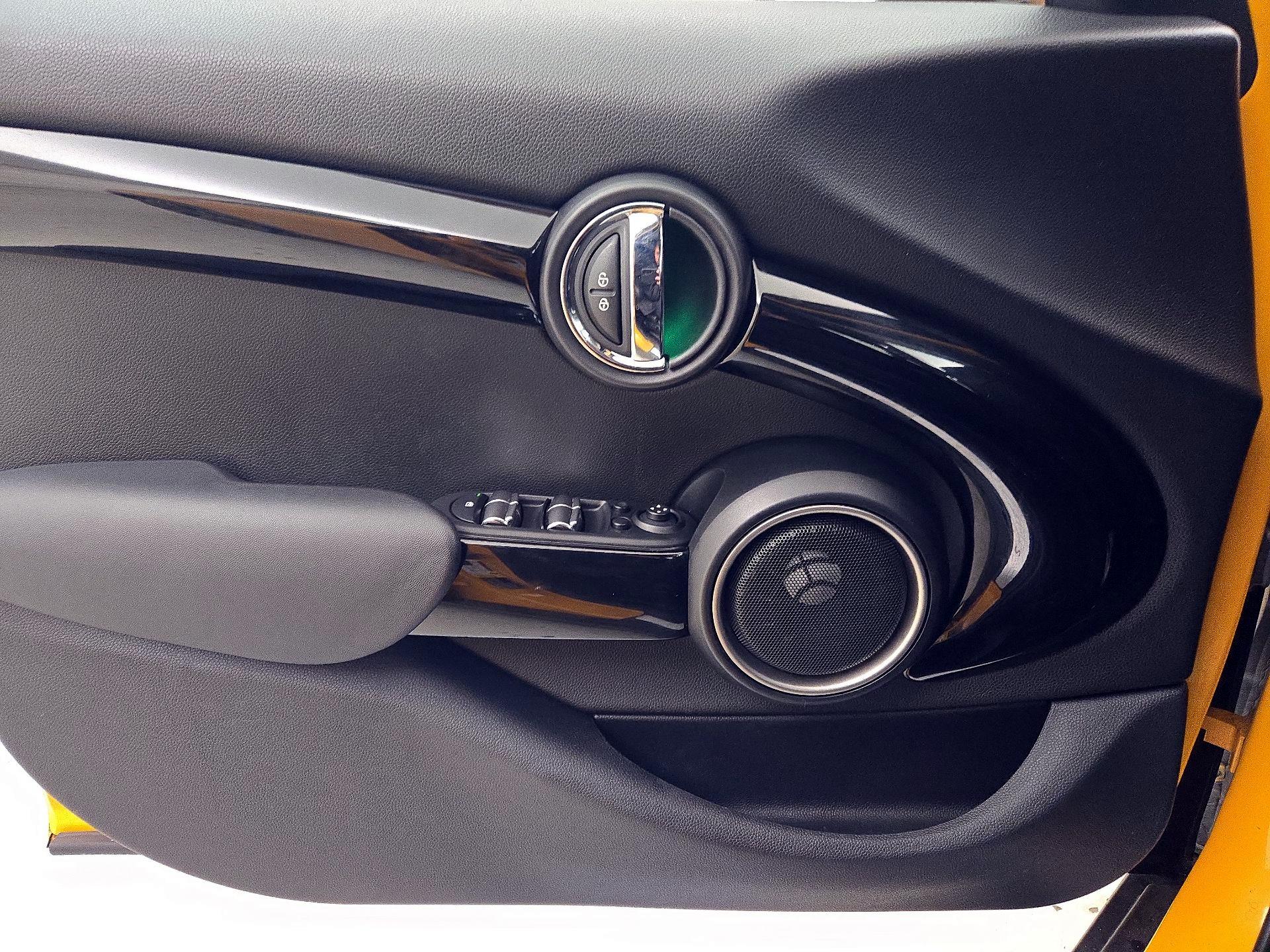 Thumbnail: 2015 MINI Cooper Hardtop - 12