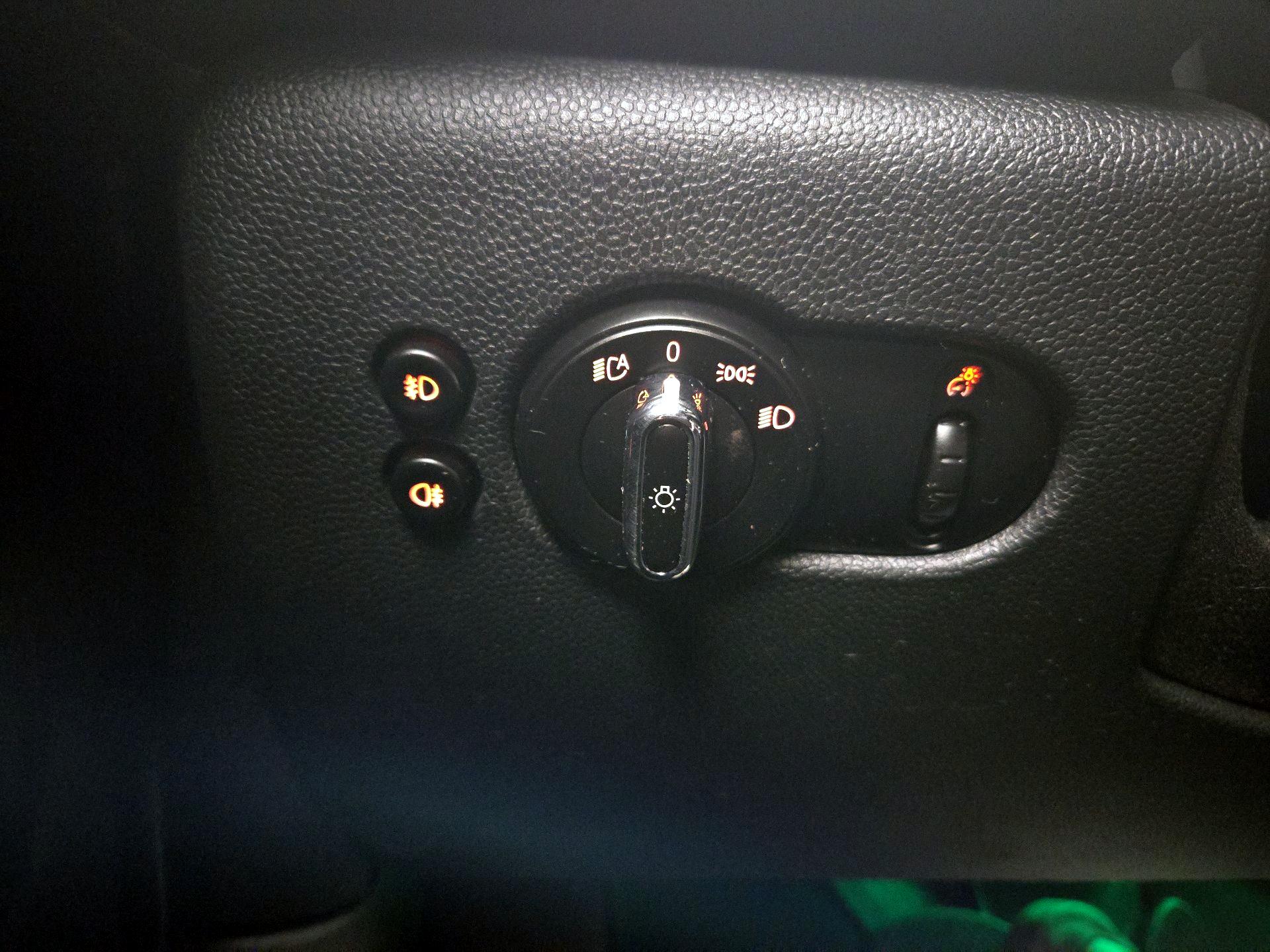 Thumbnail: 2015 MINI Cooper Hardtop - 13