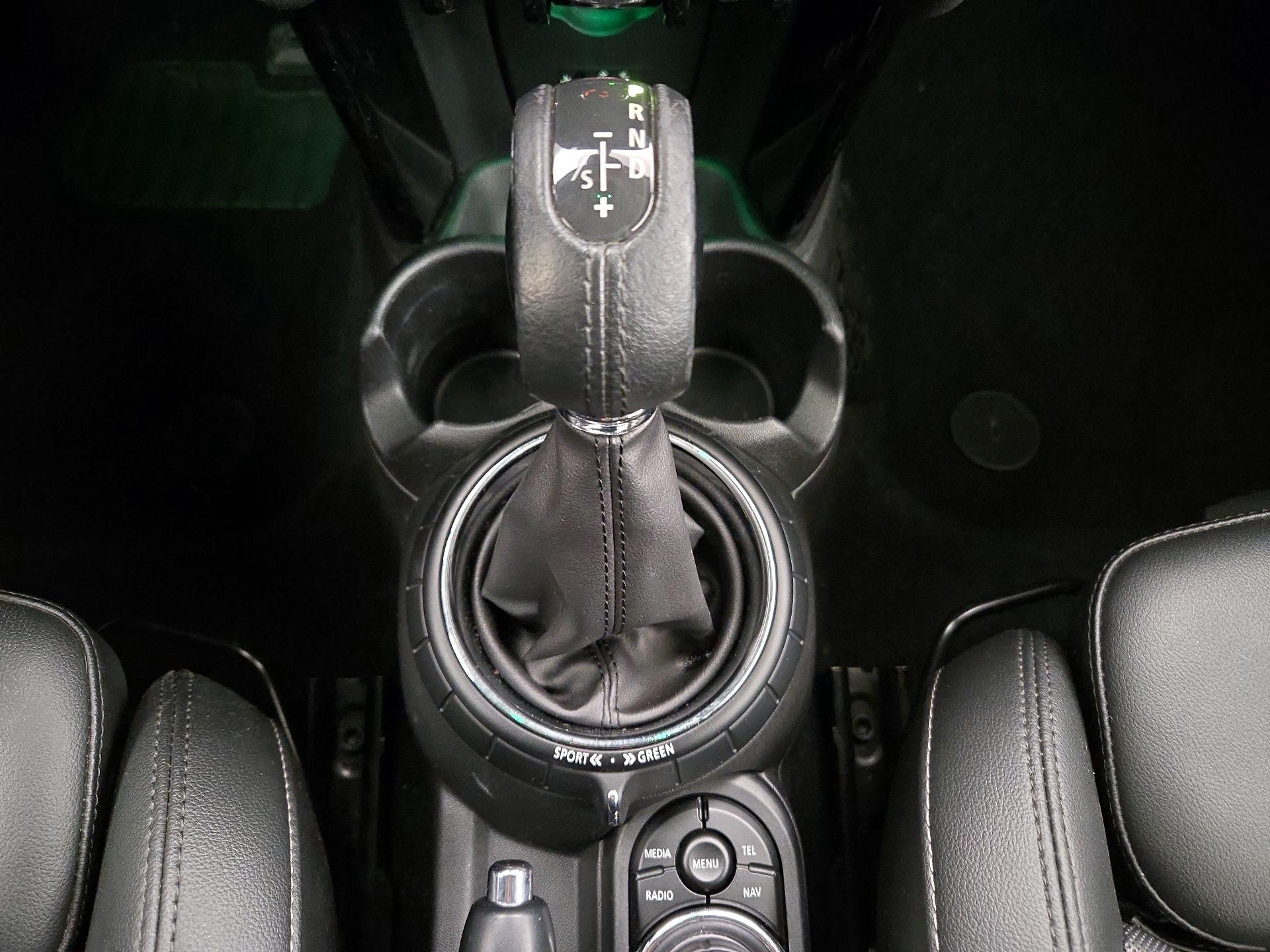 Thumbnail: 2015 MINI Cooper Hardtop - 18