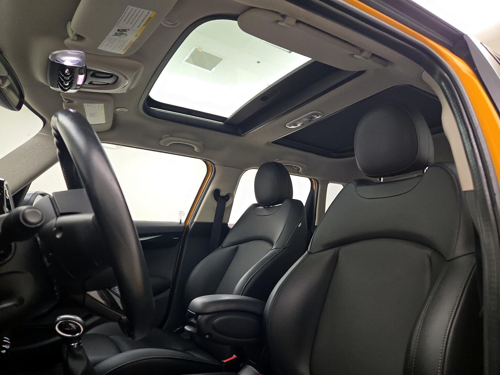 Thumbnail: 2015 MINI Cooper Hardtop - 20