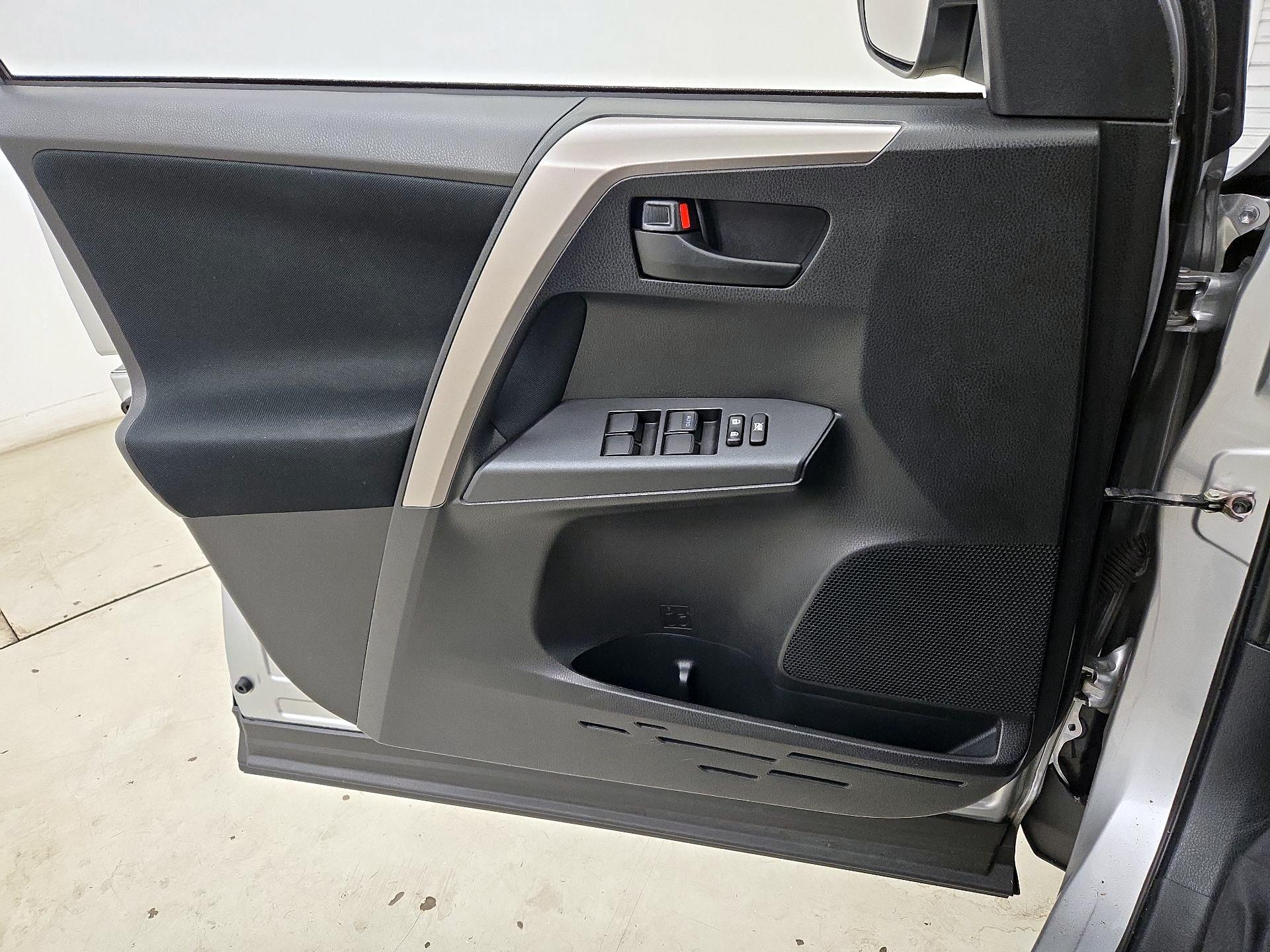 Thumbnail: 2018 Toyota RAV4 - 12