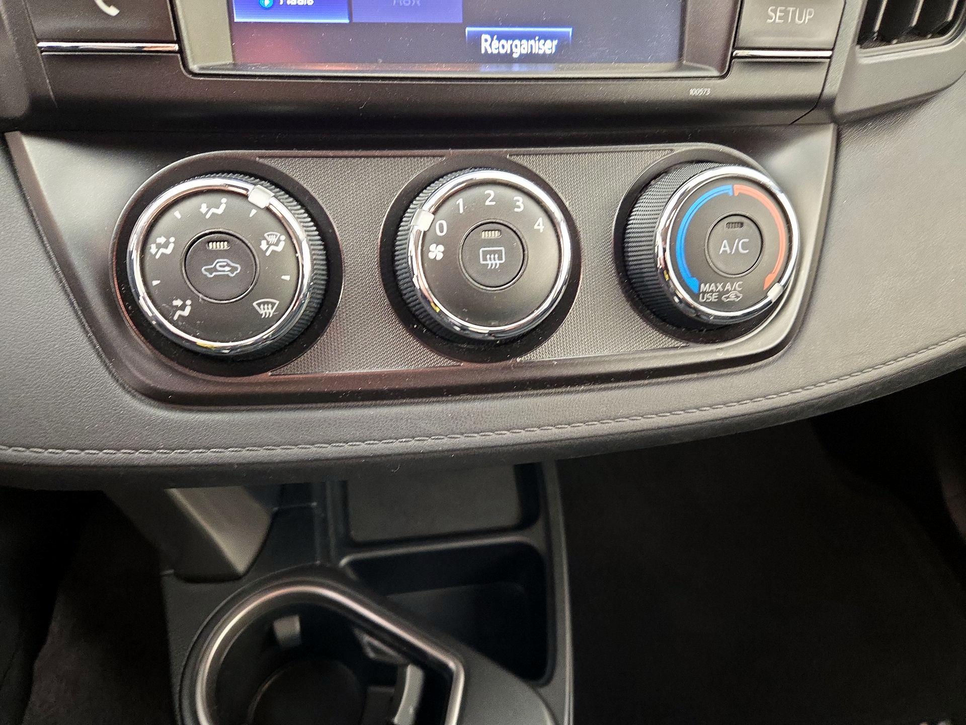 Thumbnail: 2018 Toyota RAV4 - 15