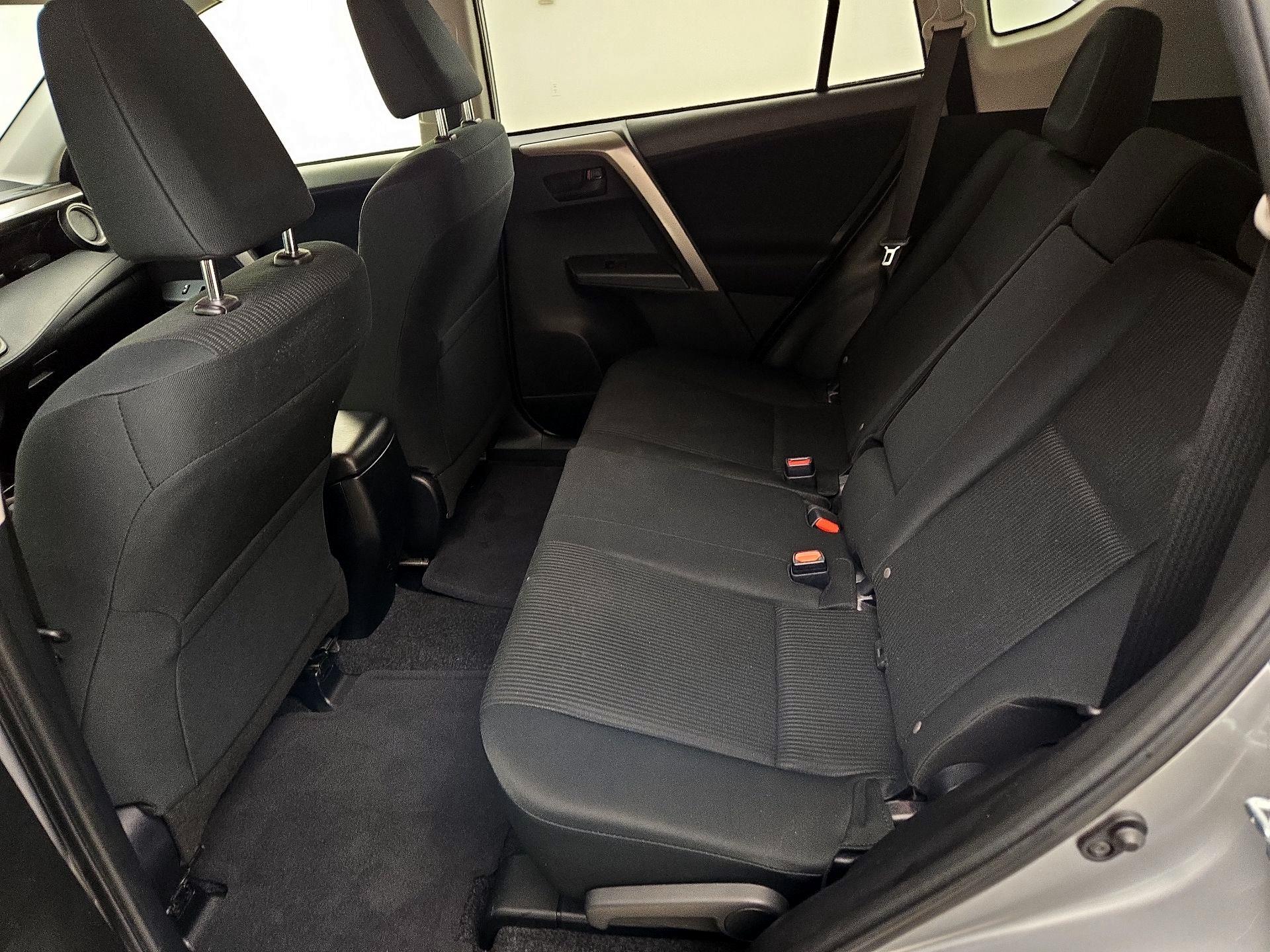 Thumbnail: 2018 Toyota RAV4 - 17