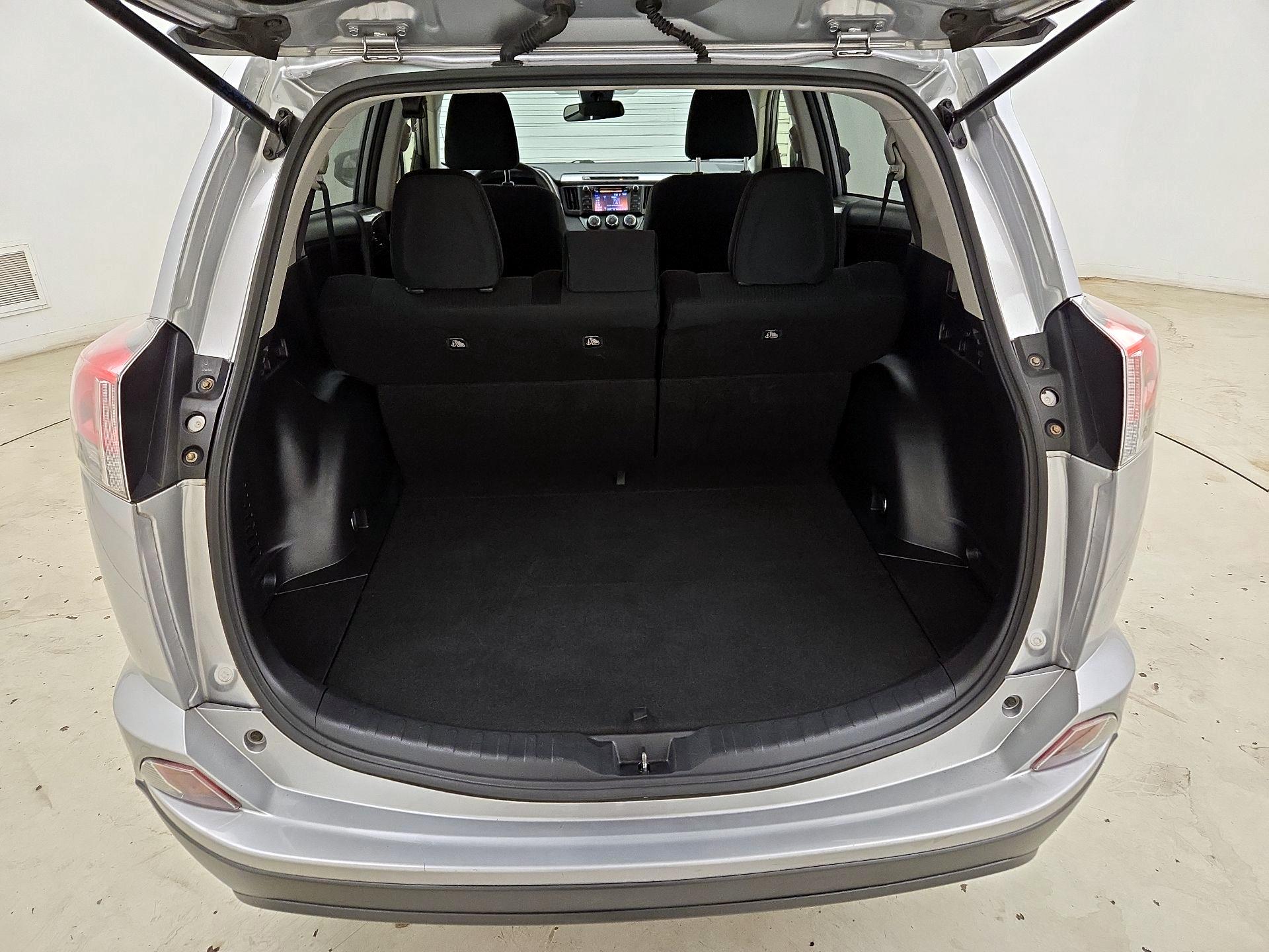 Thumbnail: 2018 Toyota RAV4 - 18