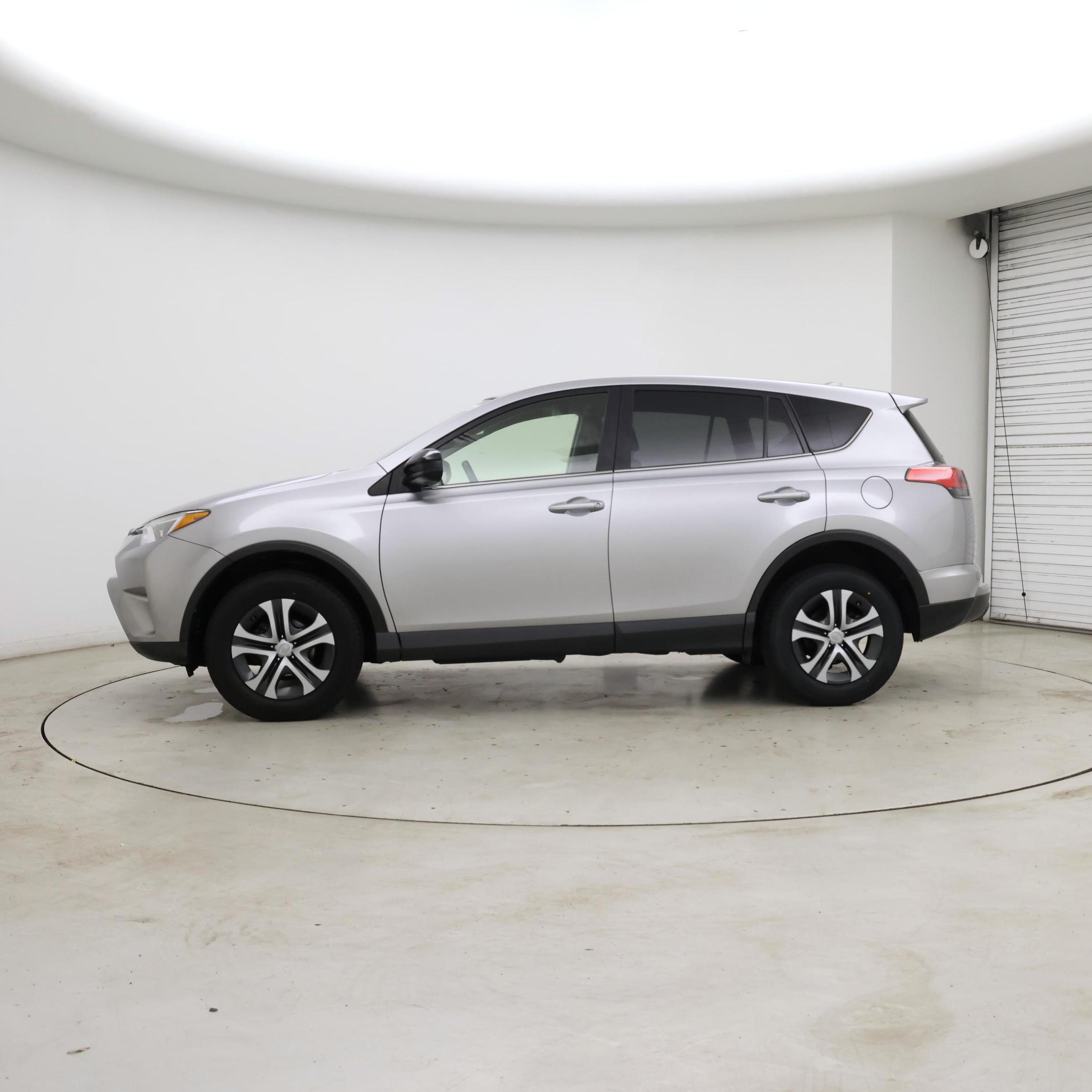 Thumbnail: 2018 Toyota RAV4 - 3