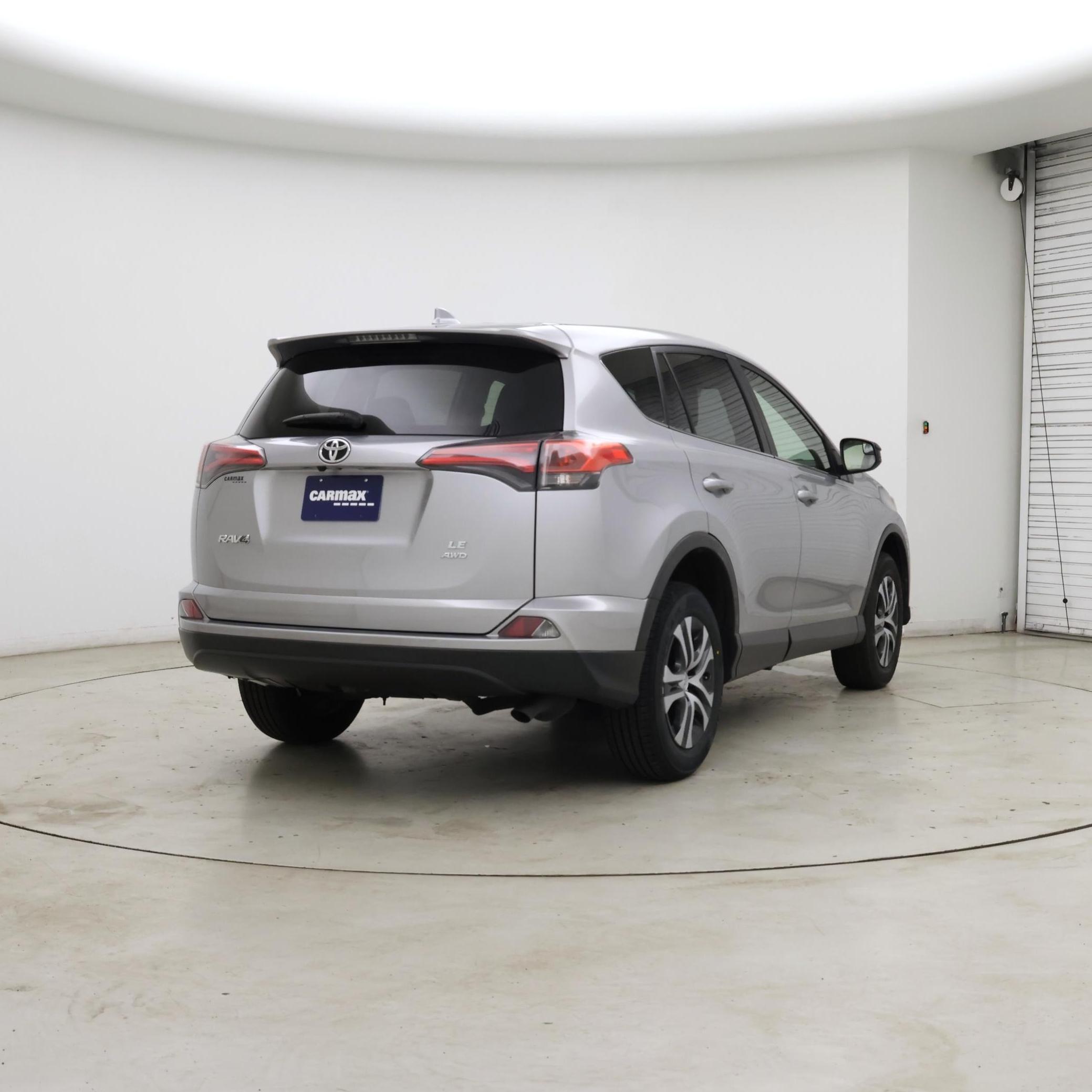 Thumbnail: 2018 Toyota RAV4 - 8