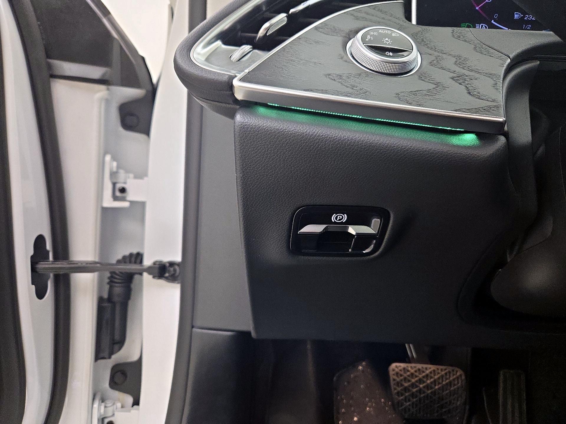 Thumbnail: 2024 Mercedes-Benz E-Class - 13