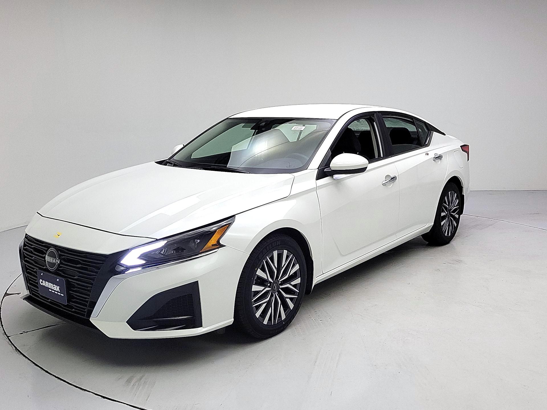 Thumbnail: 2023 Nissan Altima - 3