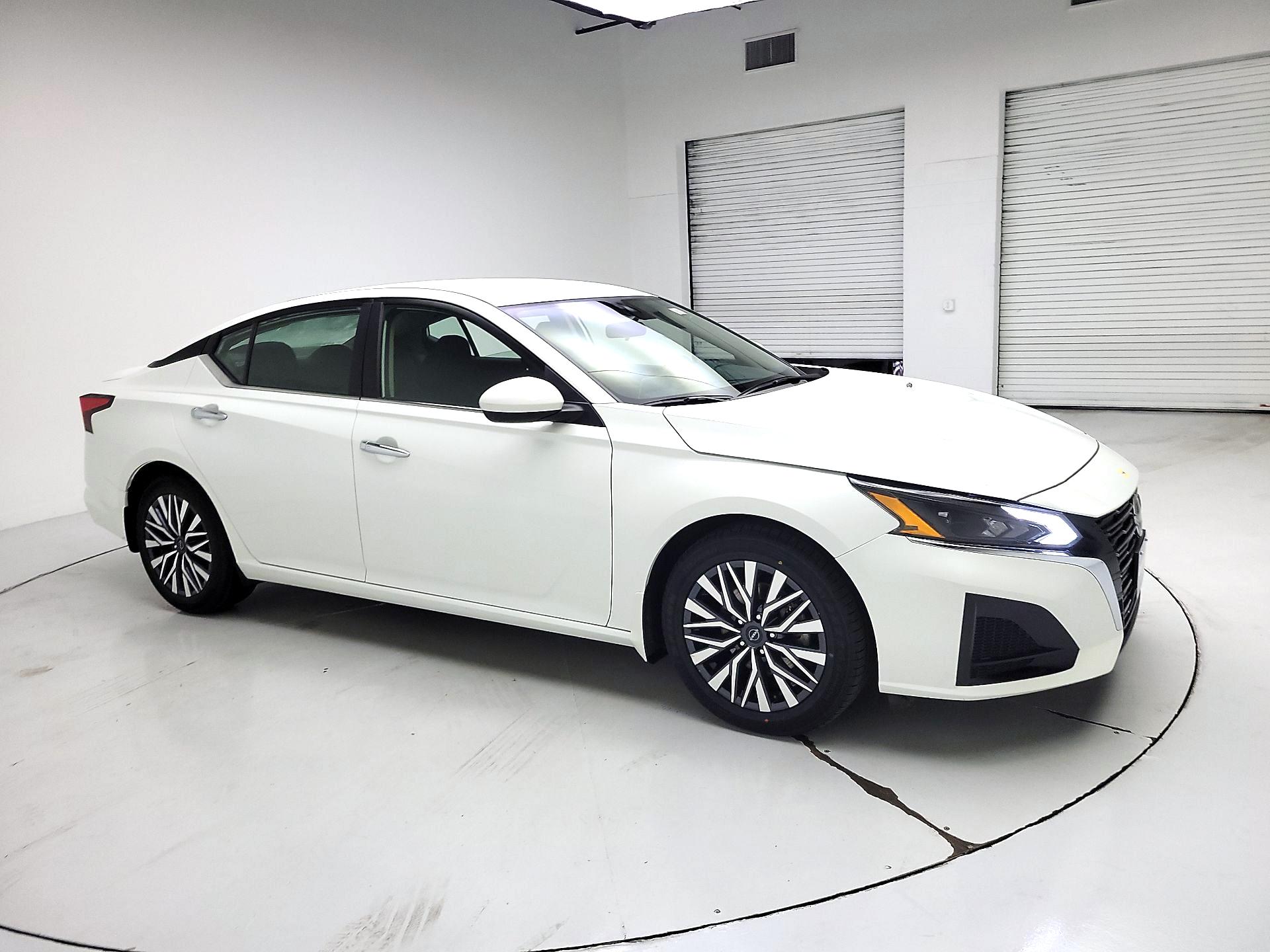 Thumbnail: 2023 Nissan Altima - 4