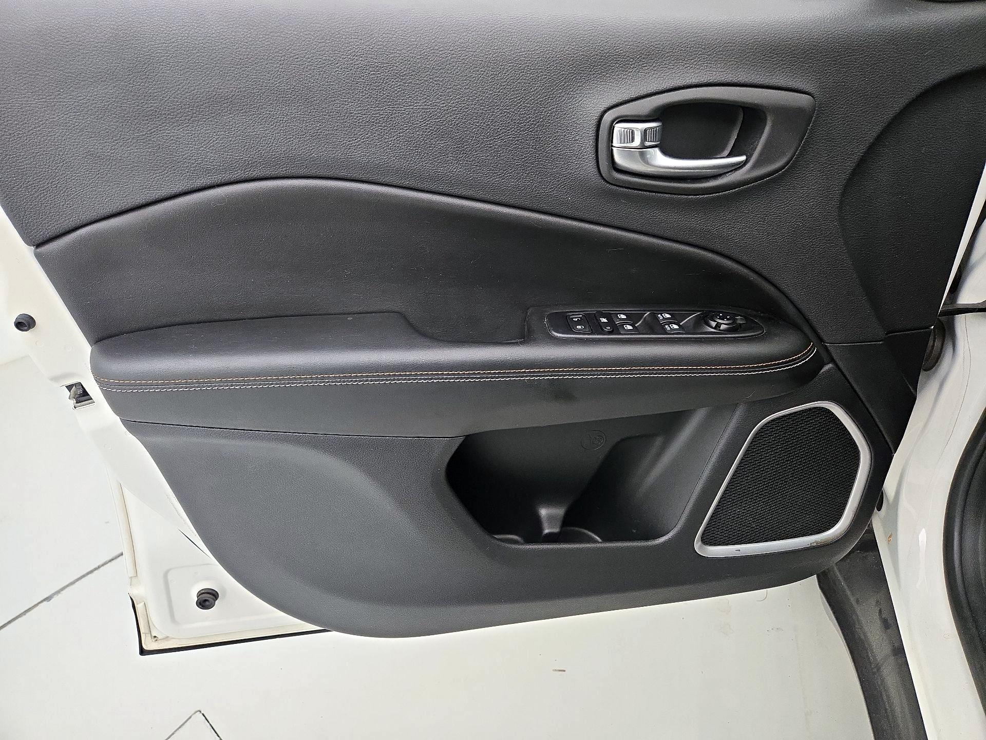 Thumbnail: 2021 Jeep Compass - 12