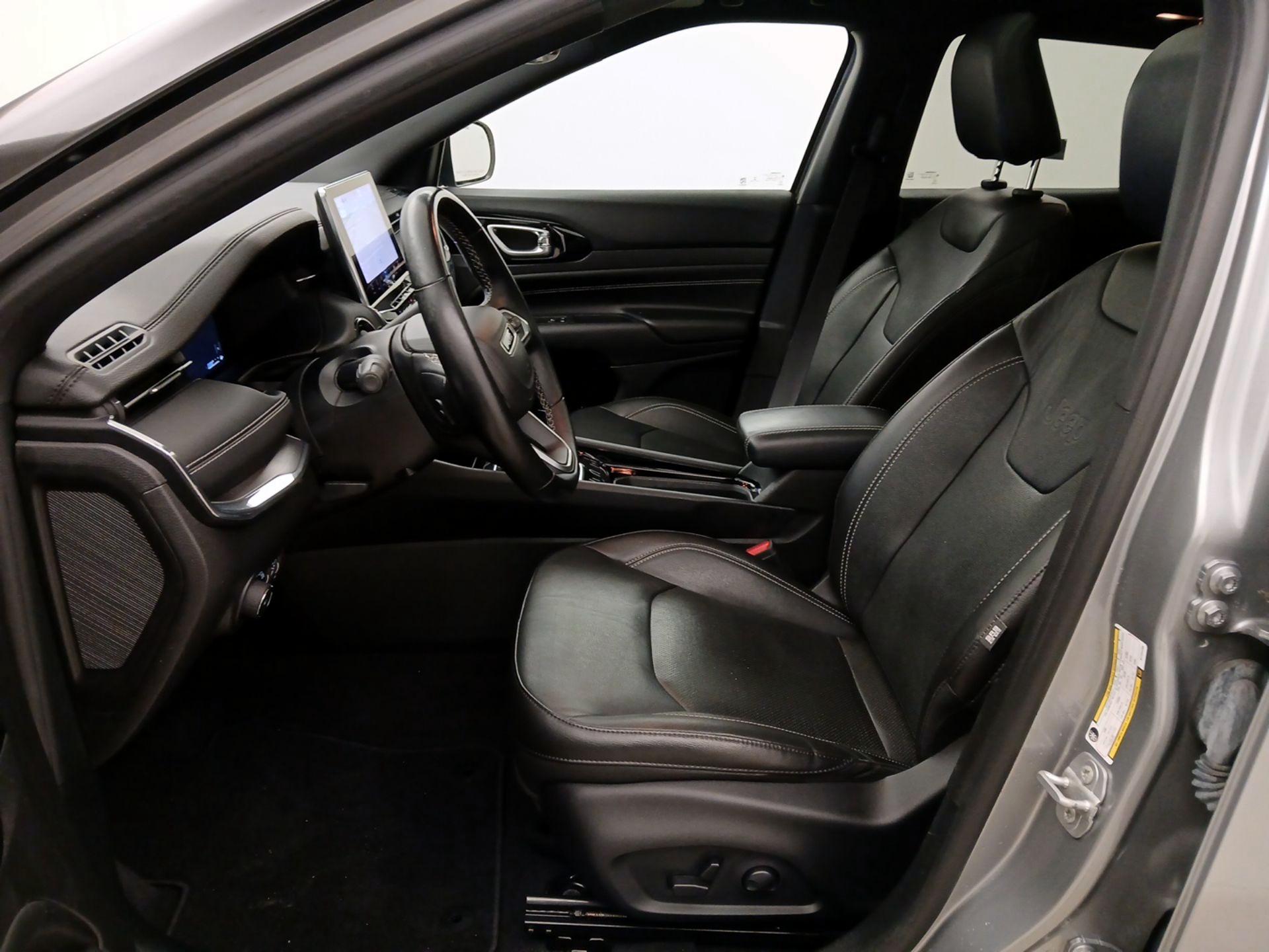 Thumbnail: 2022 Jeep Compass - 11