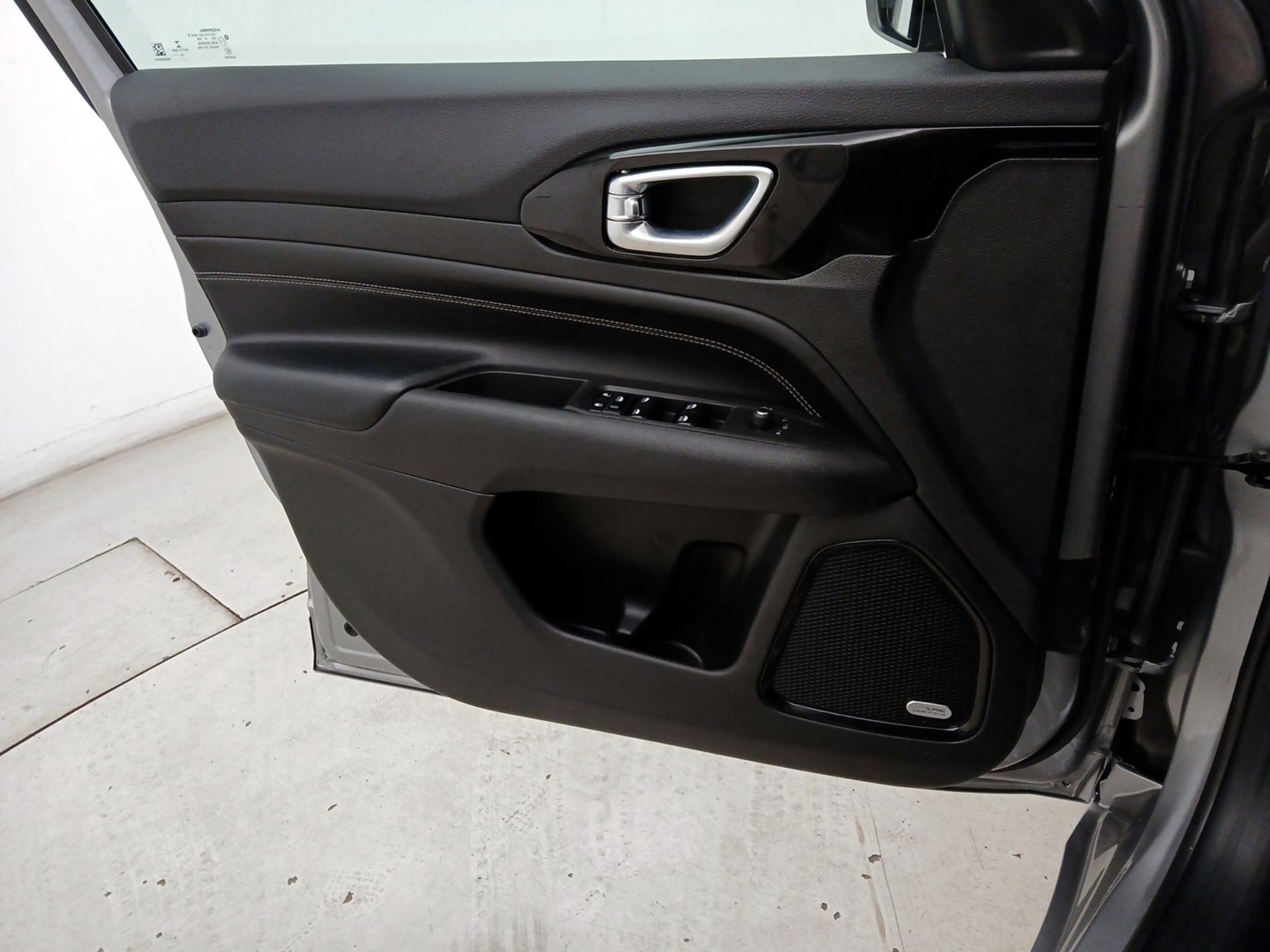 Thumbnail: 2022 Jeep Compass - 12