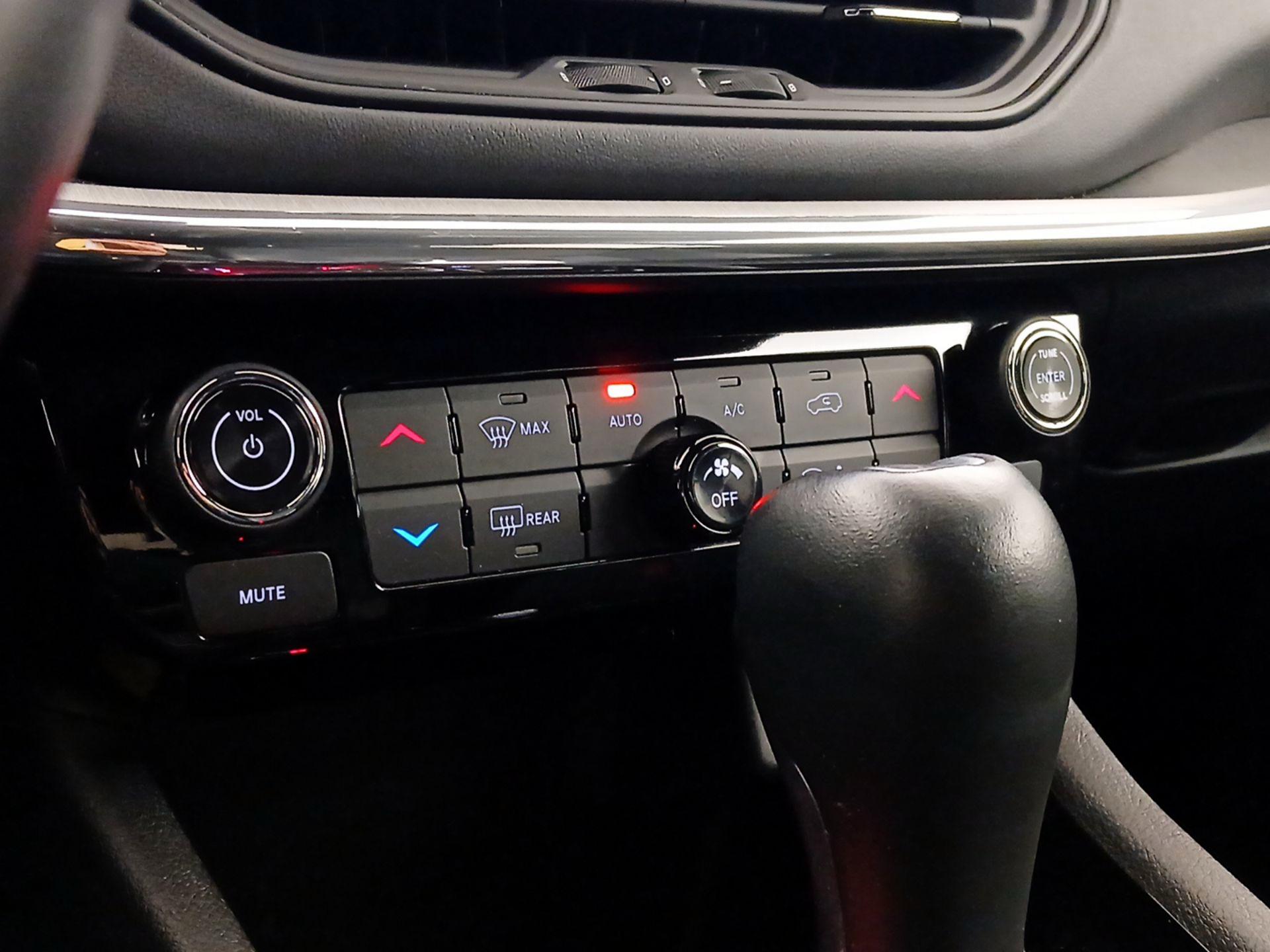 Thumbnail: 2022 Jeep Compass - 17